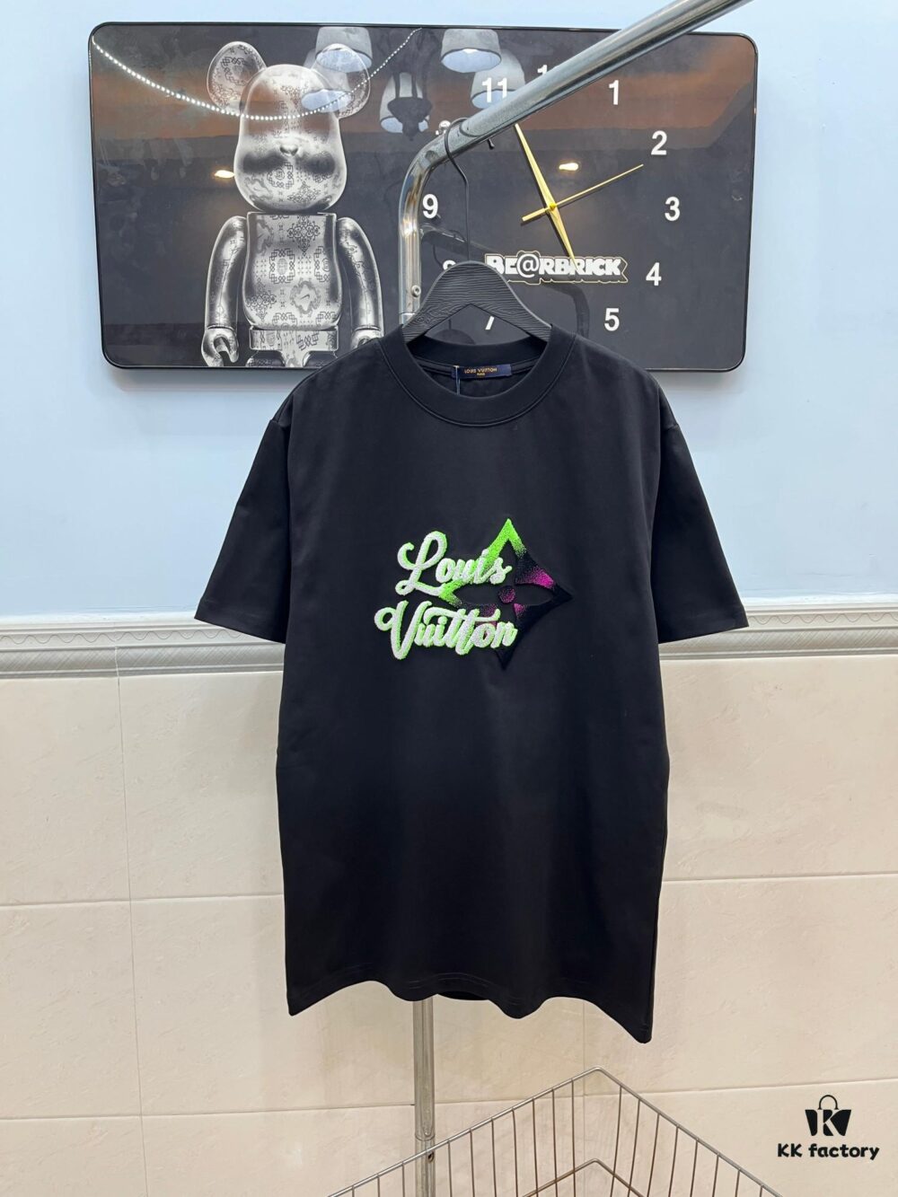 6930f5006e68136f4d9b3f75 LOUIS VUITTON Lv Louis Vuitton New Logo Embroidered Gradient Letter Crew Neck Short Sleeve T-Shirt