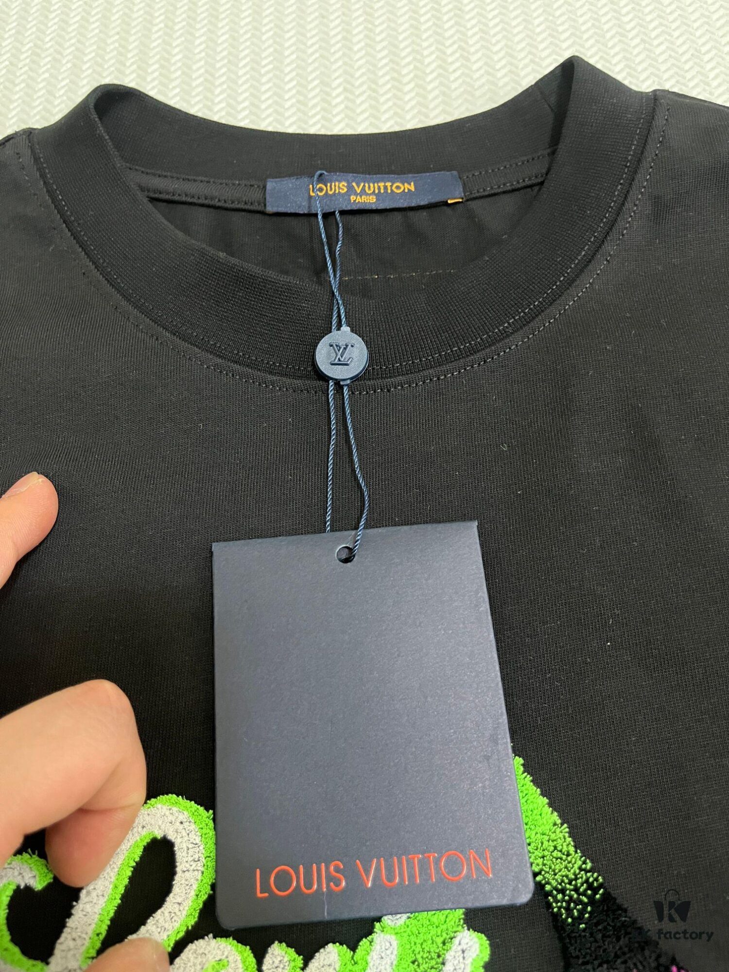 6930f5016e68136f4d9b3f77 LOUIS VUITTON Lv Louis Vuitton New Logo Embroidered Gradient Letter Crew Neck Short Sleeve T-Shirt