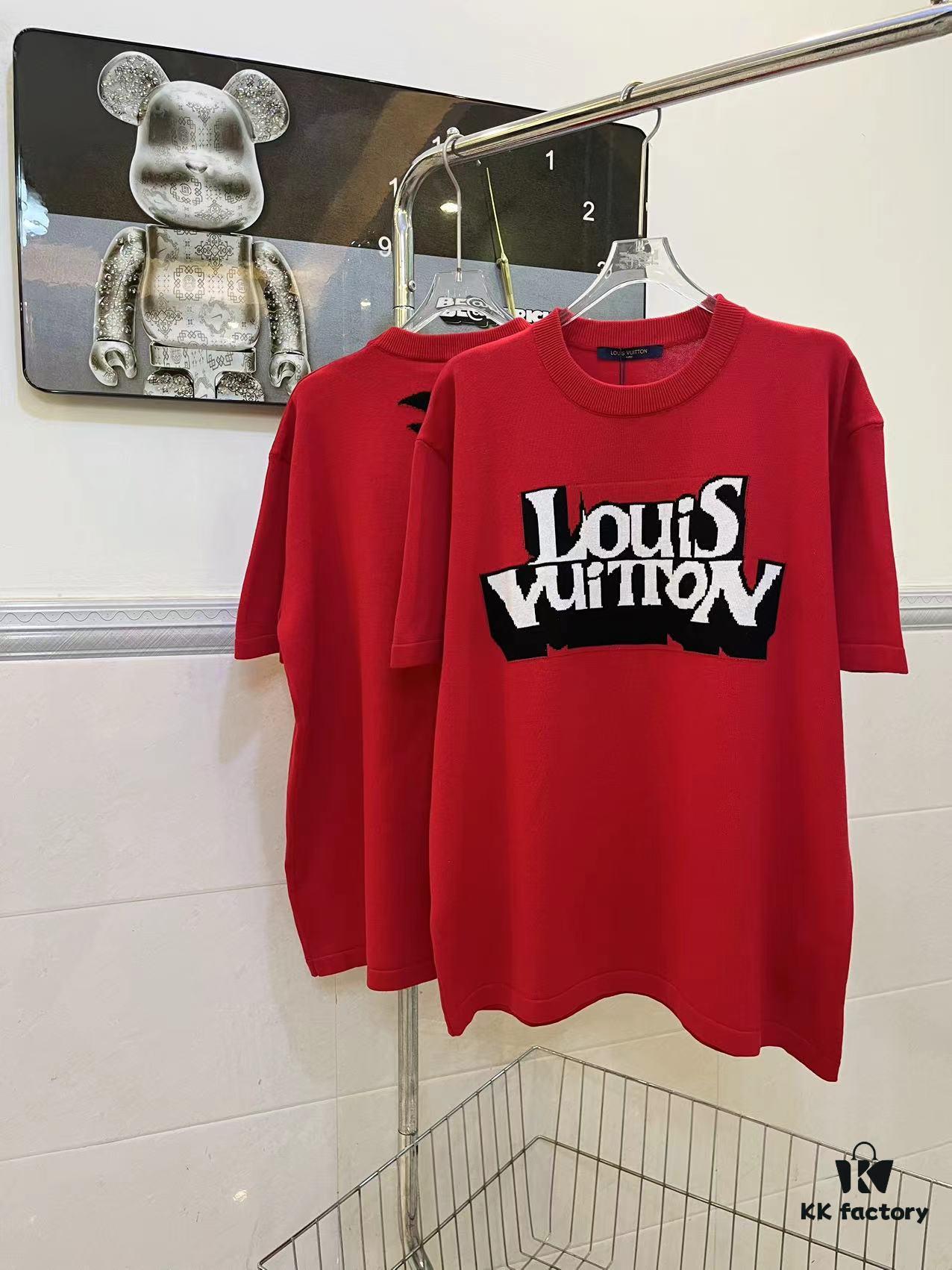 6930f51b6e68136f4d9b3f9a LOUIS VUITTON LV Monogram Jacquard Knit Short-Sleeve T-Shirt 24SS, Made with Fine Cotton Knitting, Intarsia LU Logo on Chest, Soft and Comfortable Fit
