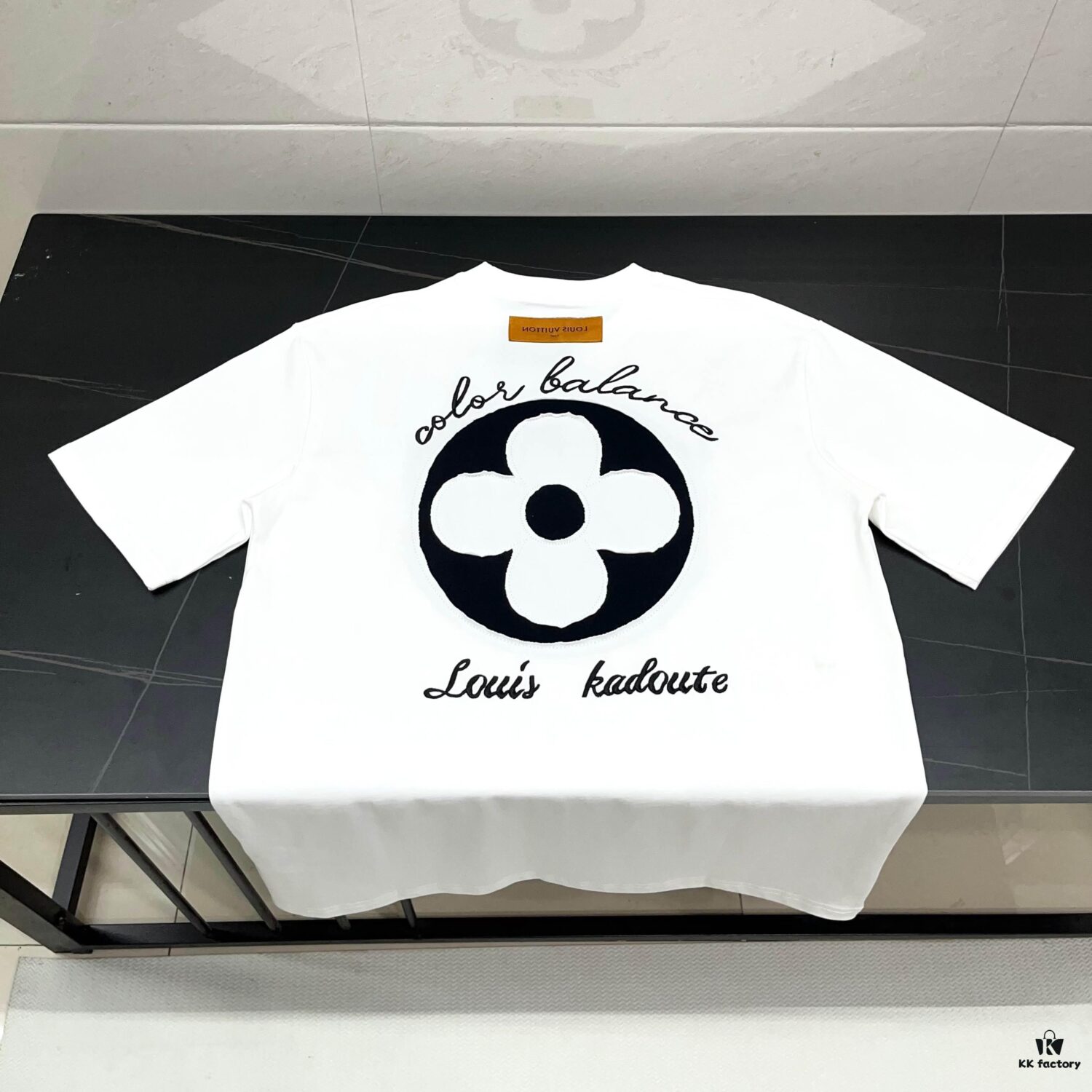6930f5266e68136f4d9b3fa4 Louis Vuitton/LV New Embroidered Appliqué Round Neck Short Sleeve T-Shirt