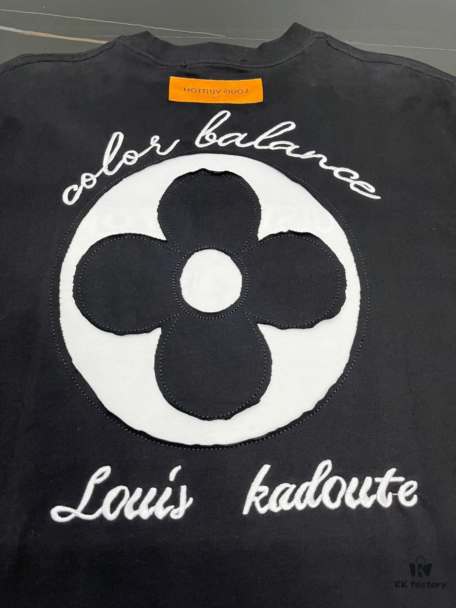 6930f52a6e68136f4d9b3fa8 Louis Vuitton/LV New Embroidered Appliqué Round Neck Short Sleeve T-Shirt