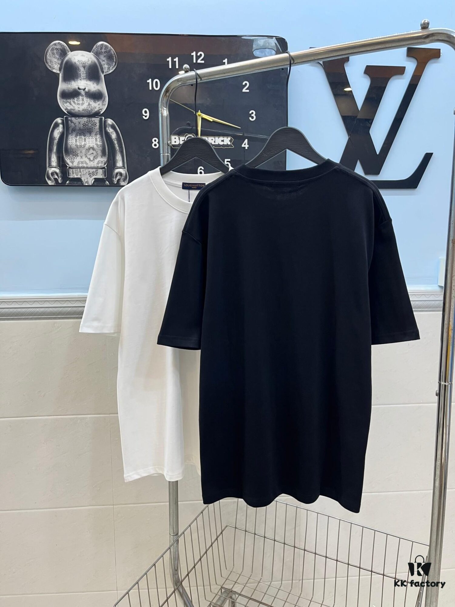 6930f52a6e68136f4d9b3fa9 Louis Vuitton/LV New Arrival Logo Embroidered Short Sleeve T-Shirt with Refined 3D Embroidery