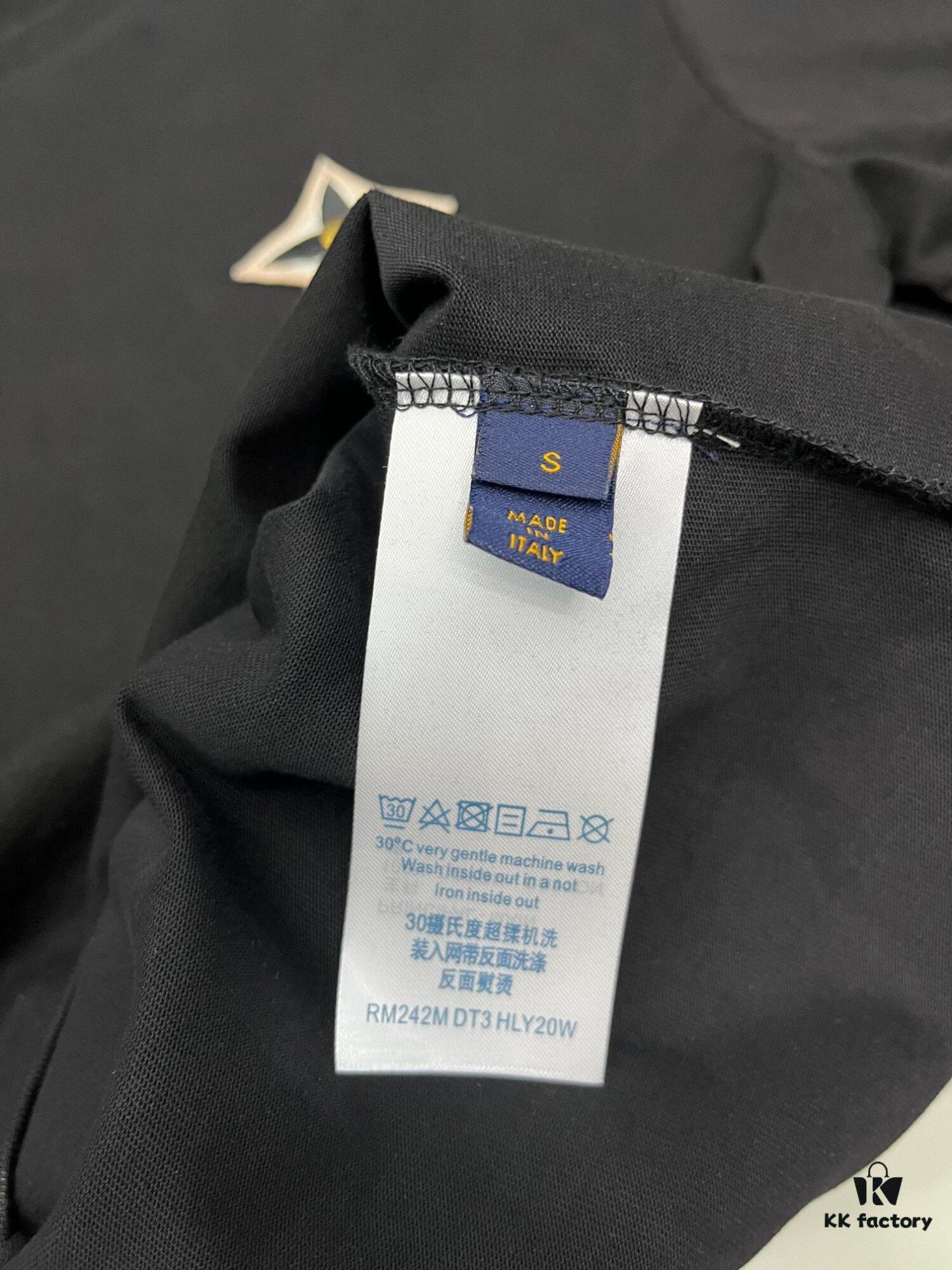 6930f5336e68136f4d9b3fb2 Louis Vuitton/LV New Arrival Logo Embroidered Short Sleeve T-Shirt with Refined 3D Embroidery