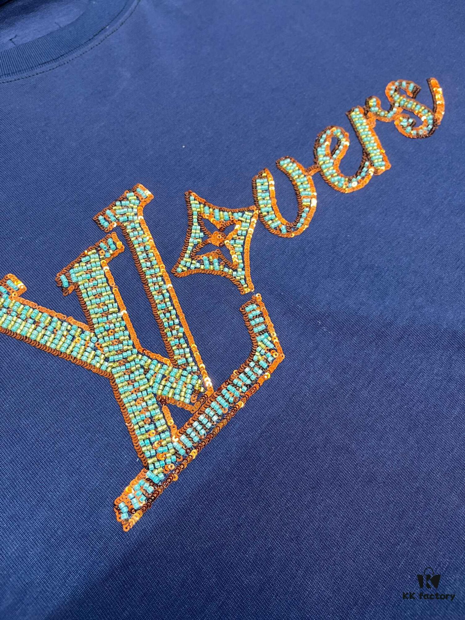 6930f53a6e68136f4d9b3fb8 LOUIS VUITTON Hand-Embroidered Beaded Short-Sleeve T-Shirt Crafted from 280g Pure Cotton Double-Yarn Fabric with Delicate Beadwork Logo on Front, Adding Elegant and Textured Detail to Everyday Looks