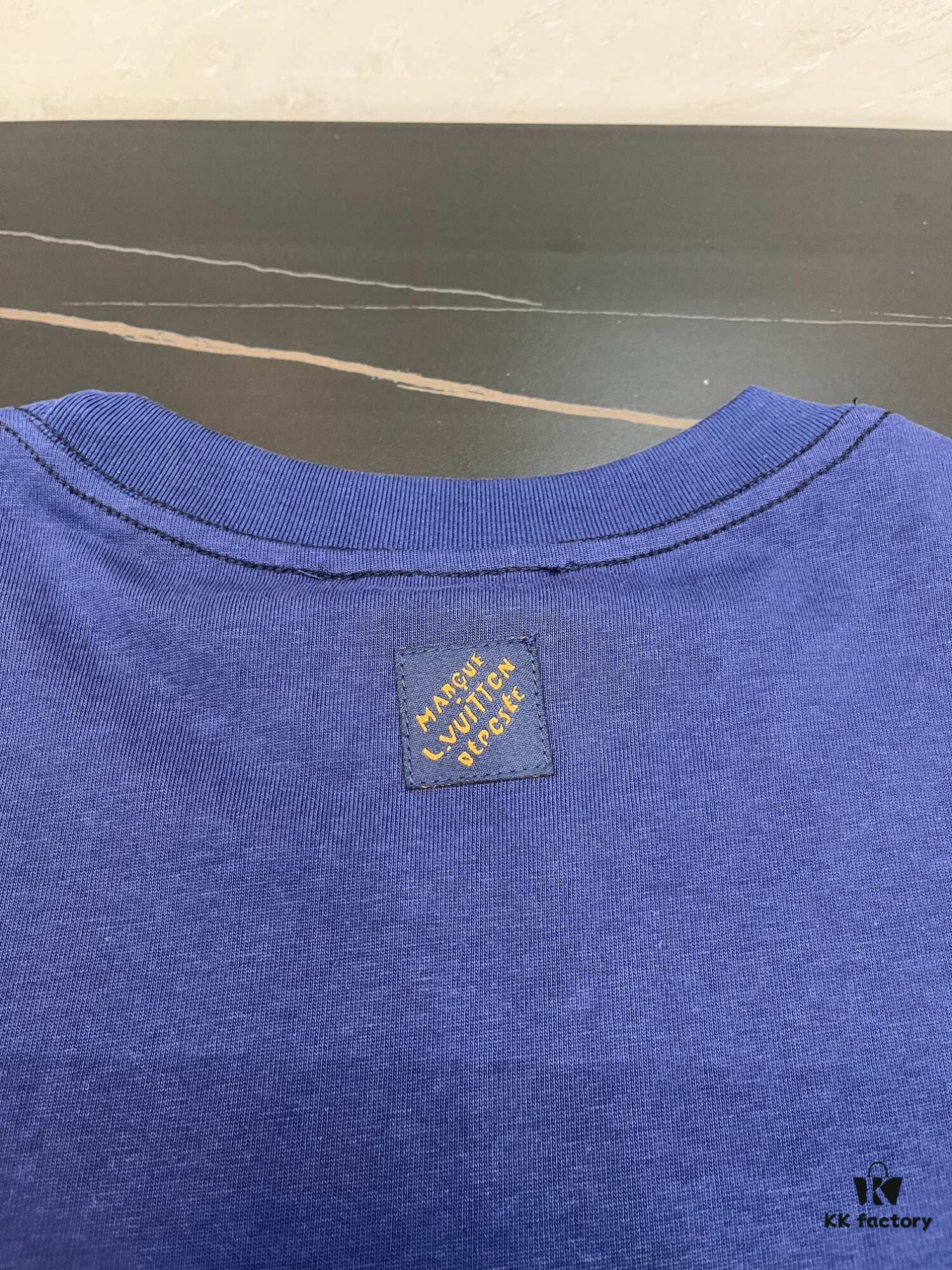 6930f53b6e68136f4d9b3fbb LOUIS VUITTON Hand-Embroidered Beaded Short-Sleeve T-Shirt Crafted from 280g Pure Cotton Double-Yarn Fabric with Delicate Beadwork Logo on Front, Adding Elegant and Textured Detail to Everyday Looks