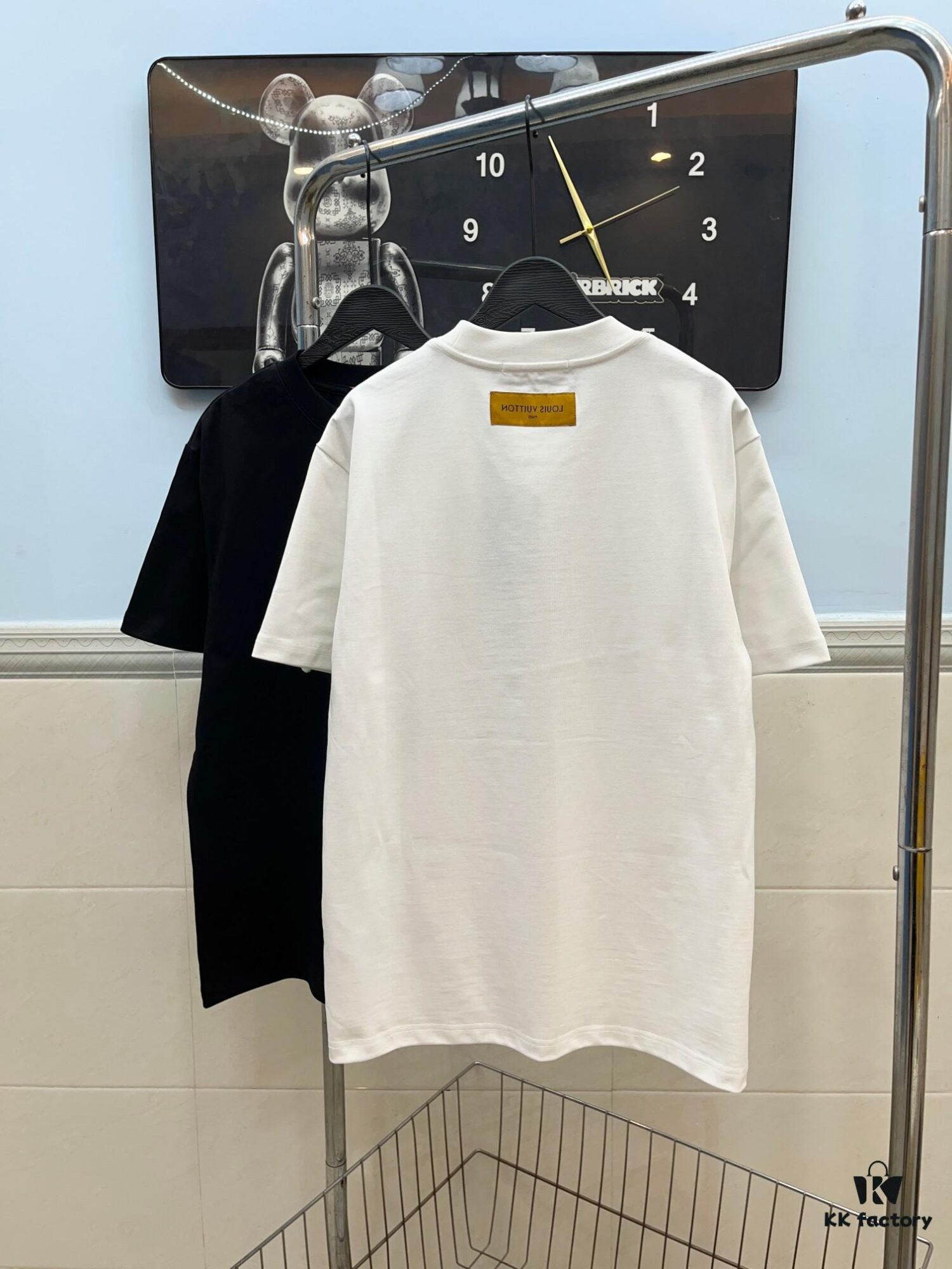 6930f5446e68136f4d9b3fc2 LOUIS VUITTON Lv Louis Vuitton New Logo Embroidered Gradient Letter Crew Neck Short Sleeve T-Shirt