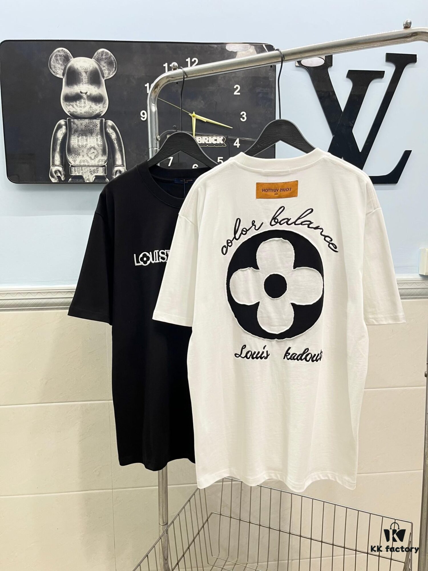 6930f5666e68136f4d9b3fe4 Louis Vuitton/LV New Embroidered Appliqué Round Neck Short Sleeve T-Shirt