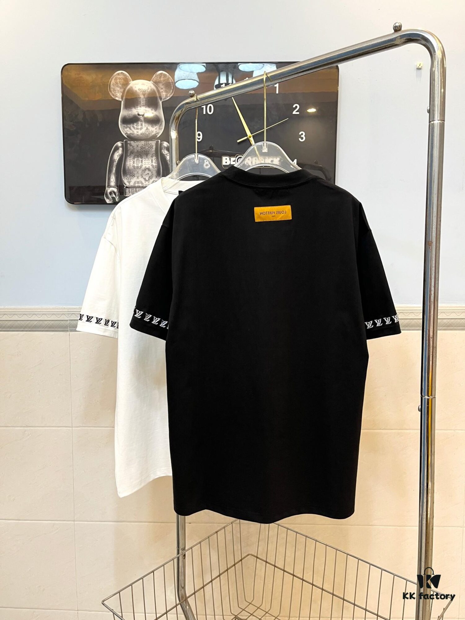 6930f5956e68136f4d9b400c LOUIS VUITTON Embroidered New Short Sleeve T-Shirt, High-Quality 280g Double Cotton Yarn Fabric with Smooth Nylon and Washed Cotton Feel, Premium Embroidery on Front and Sleeves, Fashionable Design with Special Craftsmanship, Custom Dyed and Matched to Official Website