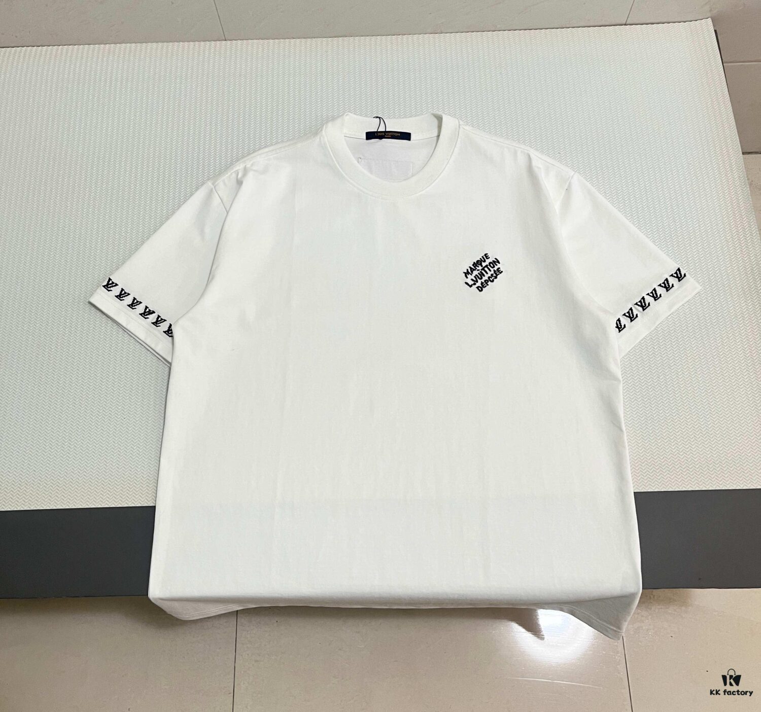 6930f5996e68136f4d9b400e LOUIS VUITTON Embroidered New Short Sleeve T-Shirt, High-Quality 280g Double Cotton Yarn Fabric with Smooth Nylon and Washed Cotton Feel, Premium Embroidery on Front and Sleeves, Fashionable Design with Special Craftsmanship, Custom Dyed and Matched to Official Website
