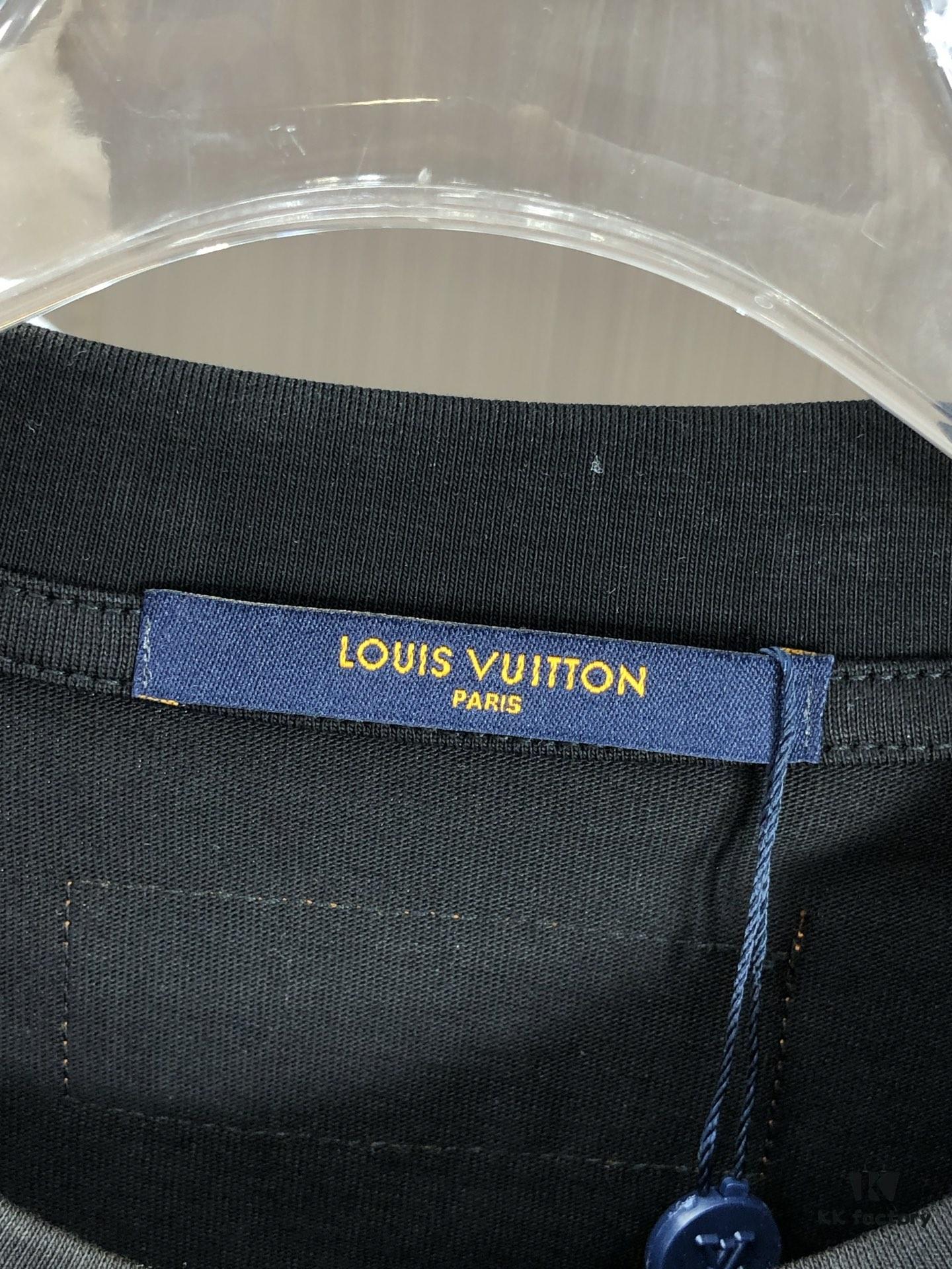 6930f5ab6e68136f4d9b4022 LV Louis Vuitton 2025 Spring/Summer New Arrival Round Neck Short Sleeve T-Shirt with Front Embroidery and Back Chain Stitch Design, Made from 320g Double-Layer Combed Cotton Fabric, Slightly Loose Fit, Soft and Substantial Fabric Texture, Unisex Style