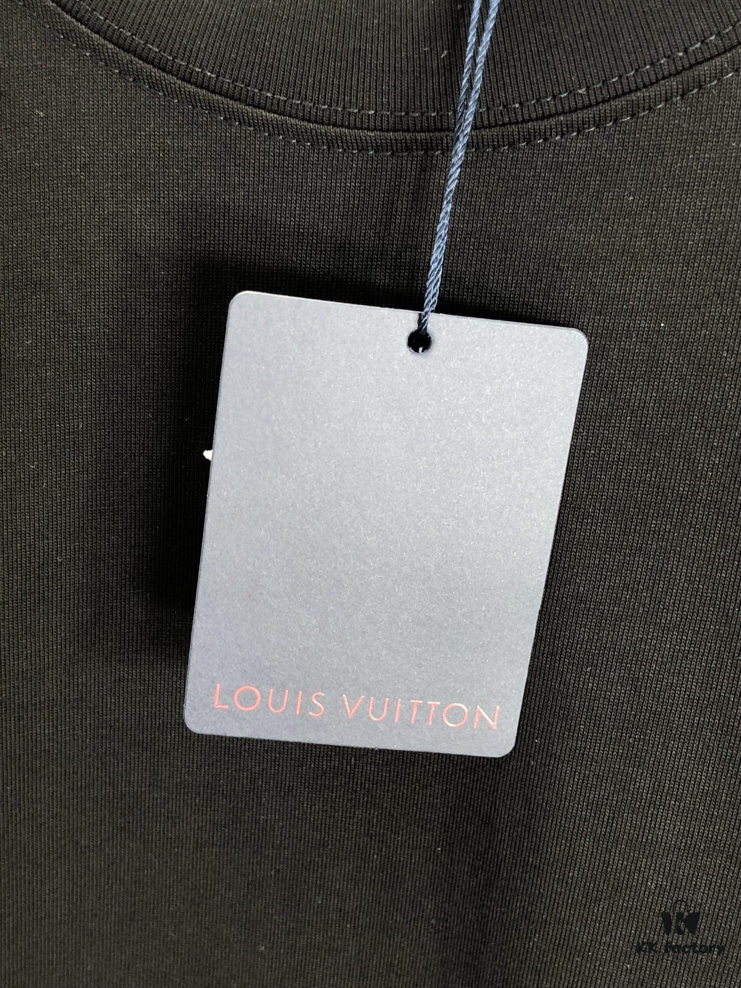 6930f5ac6e68136f4d9b4024 LV Louis Vuitton 2025 Spring/Summer New Arrival Round Neck Short Sleeve T-Shirt with Front Embroidery and Back Chain Stitch Design, Made from 320g Double-Layer Combed Cotton Fabric, Slightly Loose Fit, Soft and Substantial Fabric Texture, Unisex Style