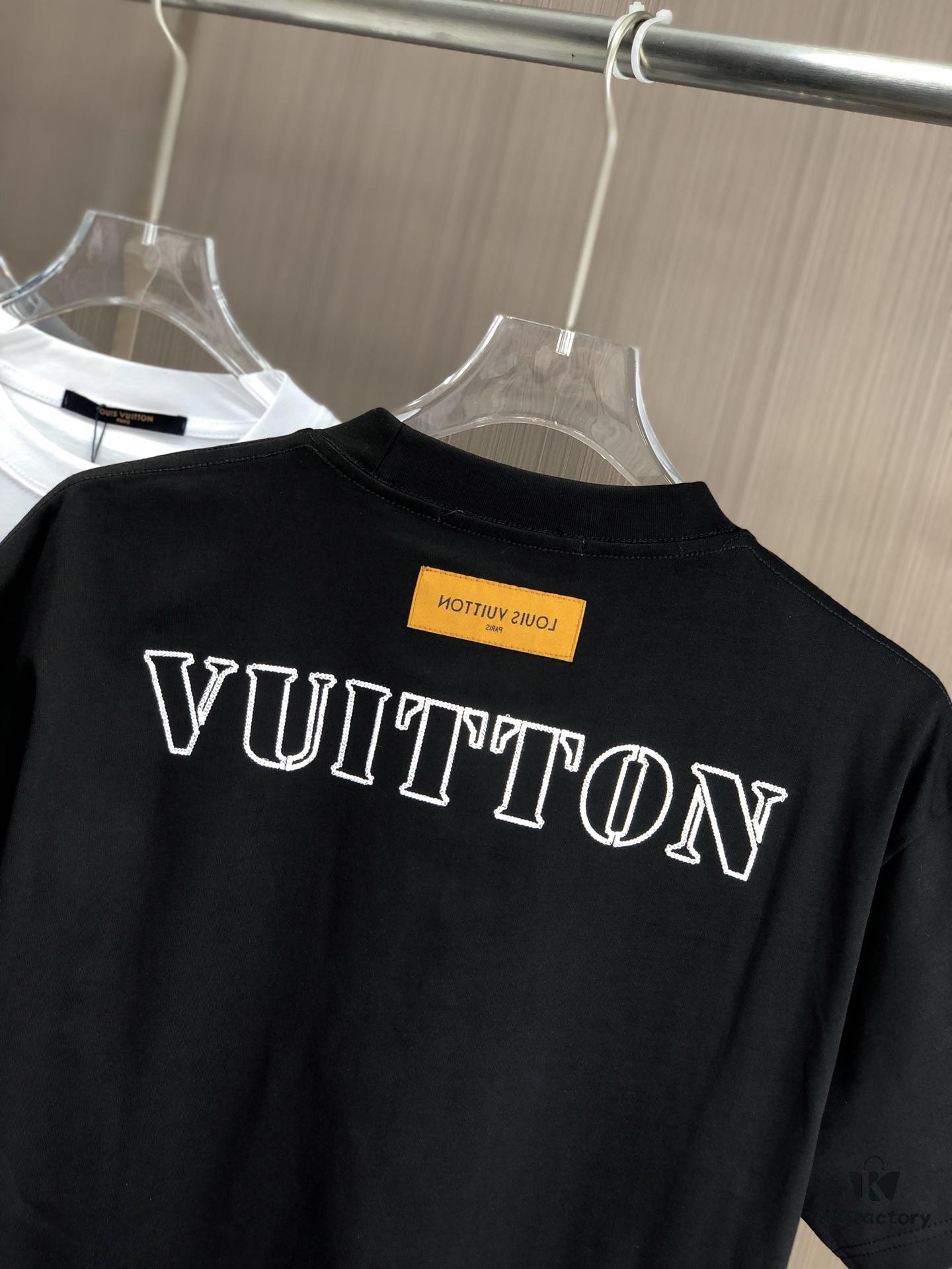 6930f5ae6e68136f4d9b4026 LV Louis Vuitton 2025 Spring/Summer New Arrival Round Neck Short Sleeve T-Shirt with Front Embroidery and Back Chain Stitch Design, Made from 320g Double-Layer Combed Cotton Fabric, Slightly Loose Fit, Soft and Substantial Fabric Texture, Unisex Style