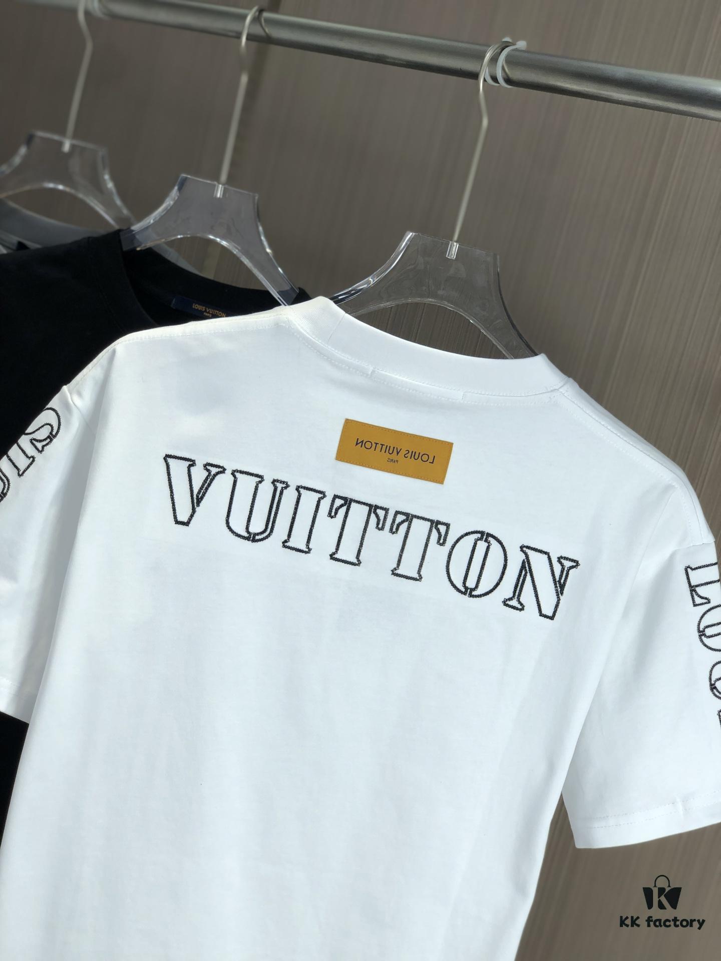 6930f5b76e68136f4d9b402f LV Louis Vuitton 2025 Spring-Summer New Arrival Round Neck Short Sleeve T-Shirt with Front Embroidery and Back Chain Stitching, Made from 320g Double-Combed Cotton Fabric, Slightly Loose Fit, Soft and Substantial Texture, Unisex Design