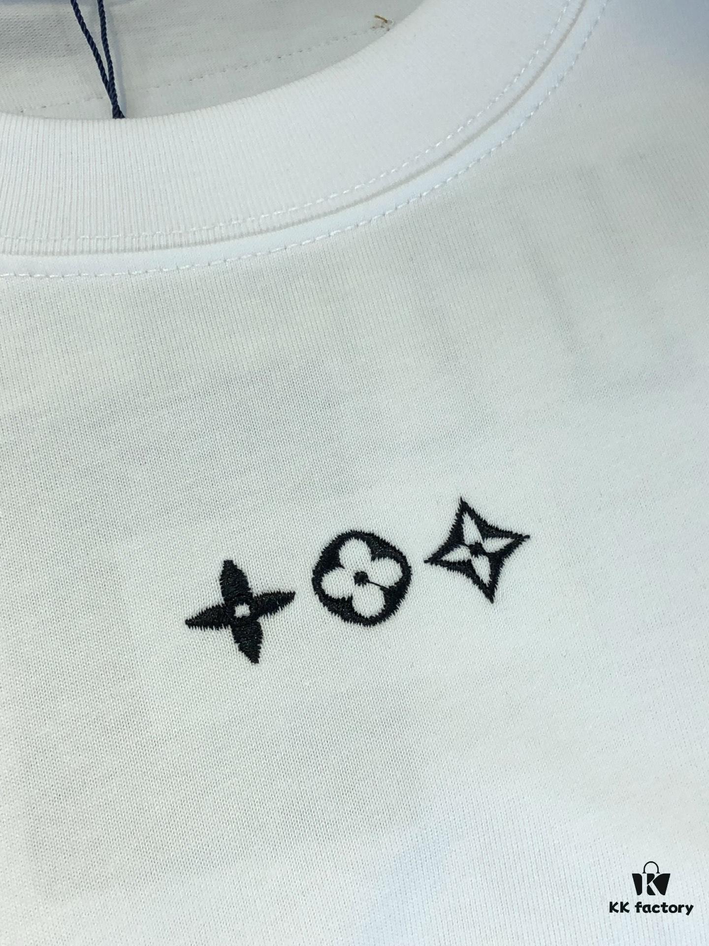 6930f5b76e68136f4d9b4030 LV Louis Vuitton 2025 Spring-Summer New Arrival Round Neck Short Sleeve T-Shirt with Front Embroidery and Back Chain Stitching, Made from 320g Double-Combed Cotton Fabric, Slightly Loose Fit, Soft and Substantial Texture, Unisex Design