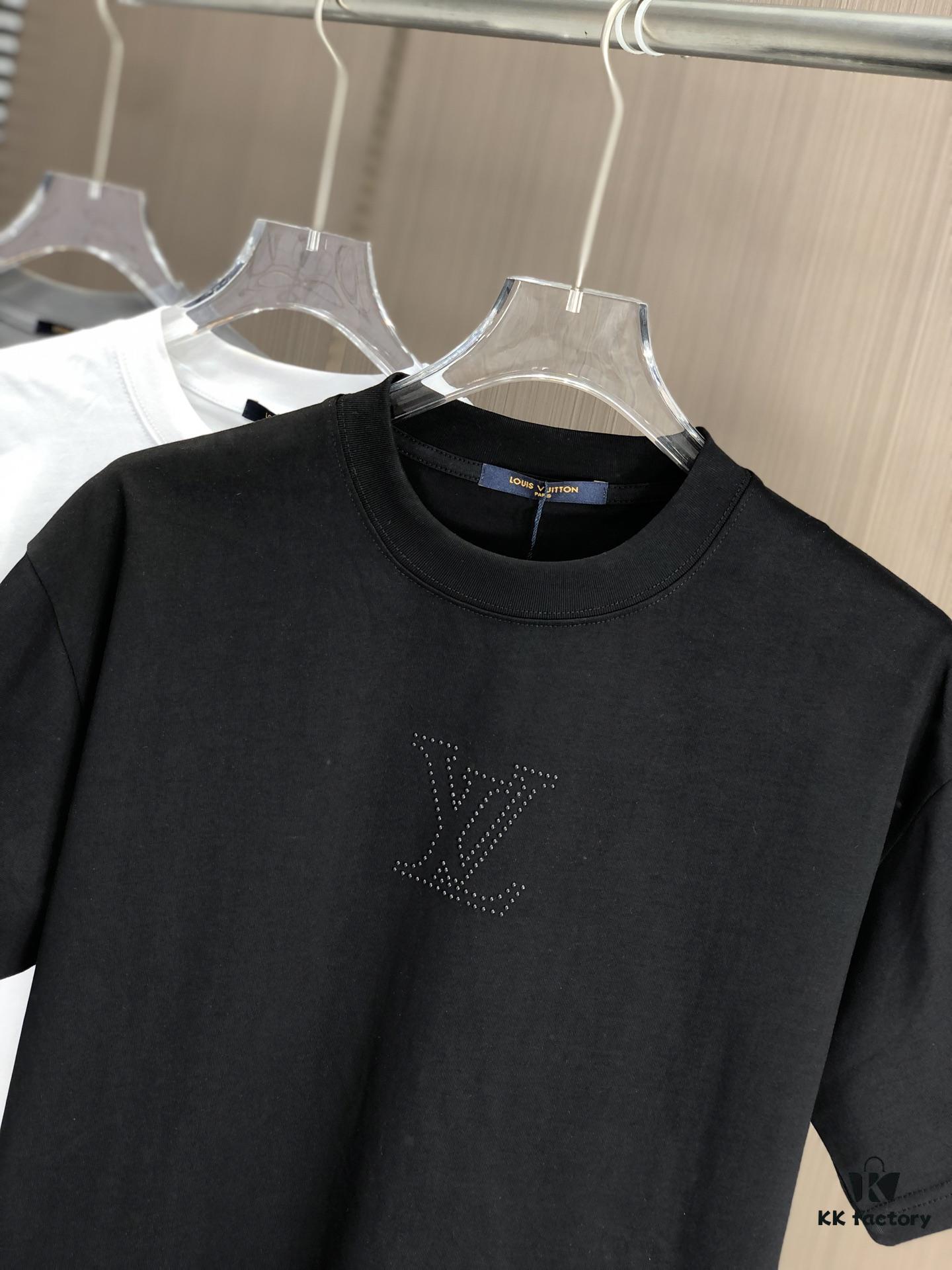 6930f5c26e68136f4d9b403a LV Louis Vuitton 2025 Spring/Summer New Arrival Round Neck Short Sleeve T-Shirt with Hot-Stone Embellishment and Engraved Pattern Technique, Made from High-Density 320g Double-Yarn Combed Cotton Fabric, Slightly Loose Fit, Soft and Substantial Fabric Texture, Unisex Design