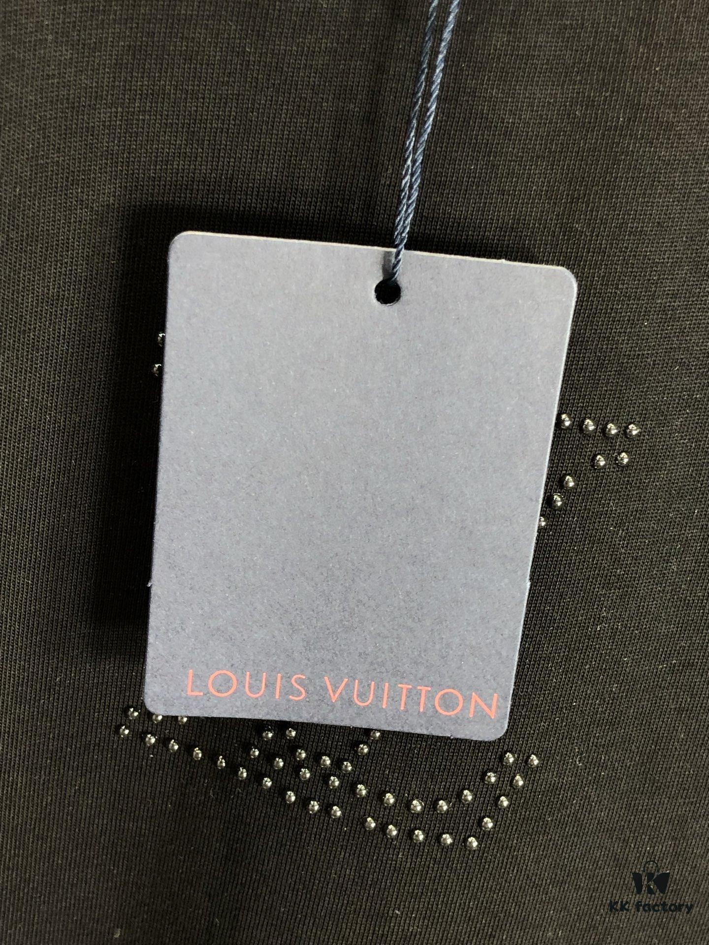 6930f5c66e68136f4d9b403f LV Louis Vuitton 2025 Spring/Summer New Arrival Round Neck Short Sleeve T-Shirt with Hot-Stone Embellishment and Engraved Pattern Technique, Made from High-Density 320g Double-Yarn Combed Cotton Fabric, Slightly Loose Fit, Soft and Substantial Fabric Texture, Unisex Design