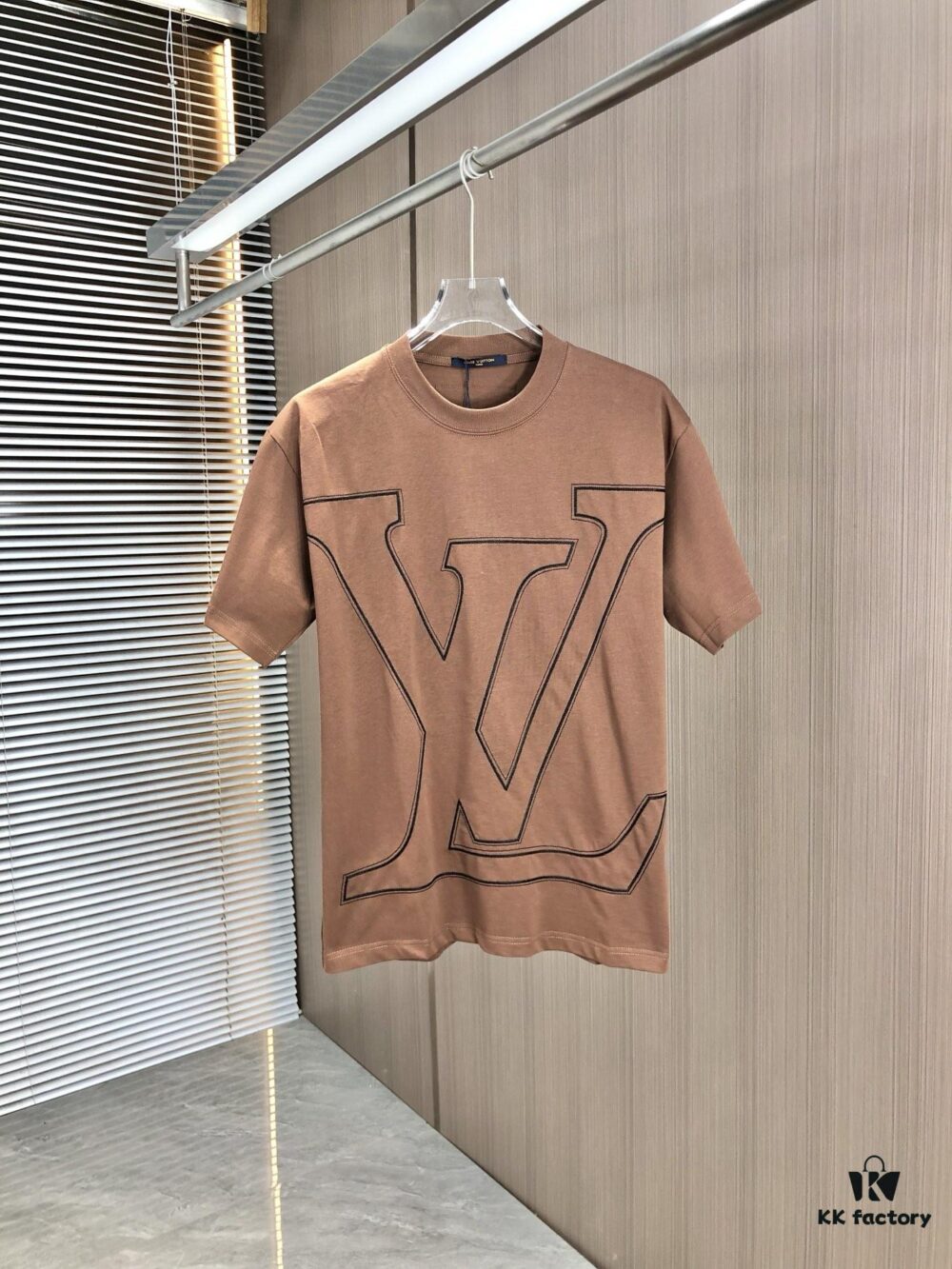 6930f5d36e68136f4d9b404a LV Louis Vuitton 2025 Spring/Summer New Arrival Round Neck Short Sleeve T-Shirt with Chain and Single Needle Embroidery, Premium 320g Double-Combed Cotton Fabric, Slightly Loose Fit, Unisex Design