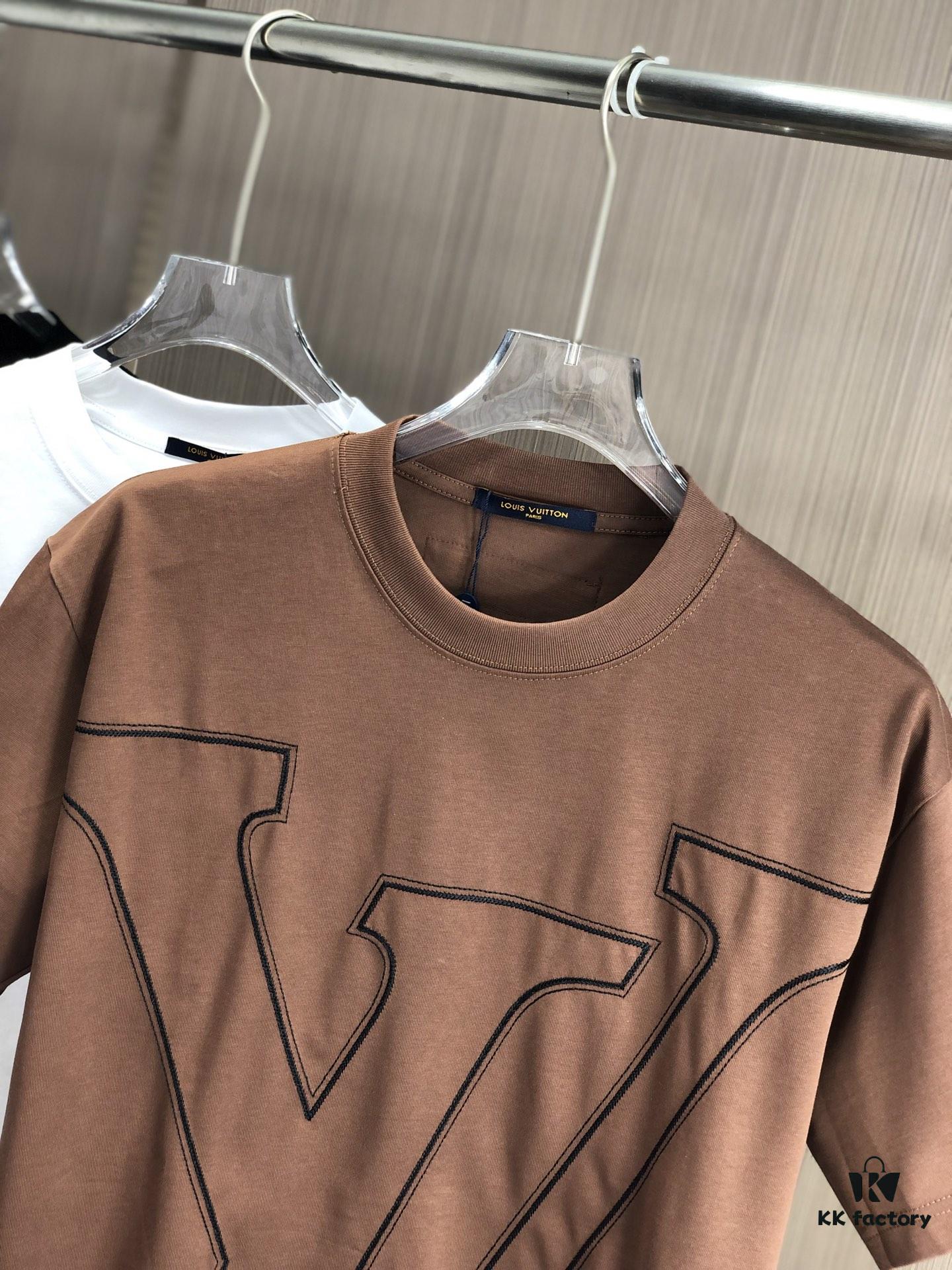 6930f5d46e68136f4d9b404c LV Louis Vuitton 2025 Spring/Summer New Arrival Round Neck Short Sleeve T-Shirt with Chain and Single Needle Embroidery, Premium 320g Double-Combed Cotton Fabric, Slightly Loose Fit, Unisex Design