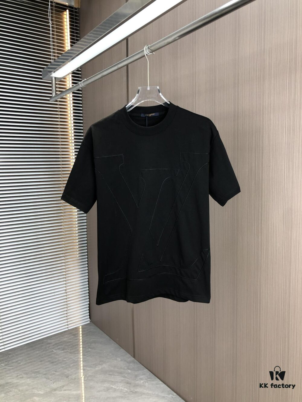 6930f5dc6e68136f4d9b4052 Louis Vuitton 2025 Spring/Summer New Arrival Round Neck Short Sleeve T-Shirt with Chain and Single-Needle Embroidery, Premium 320g Double-Combed Cotton Fabric, Slightly Loose Unisex Fit