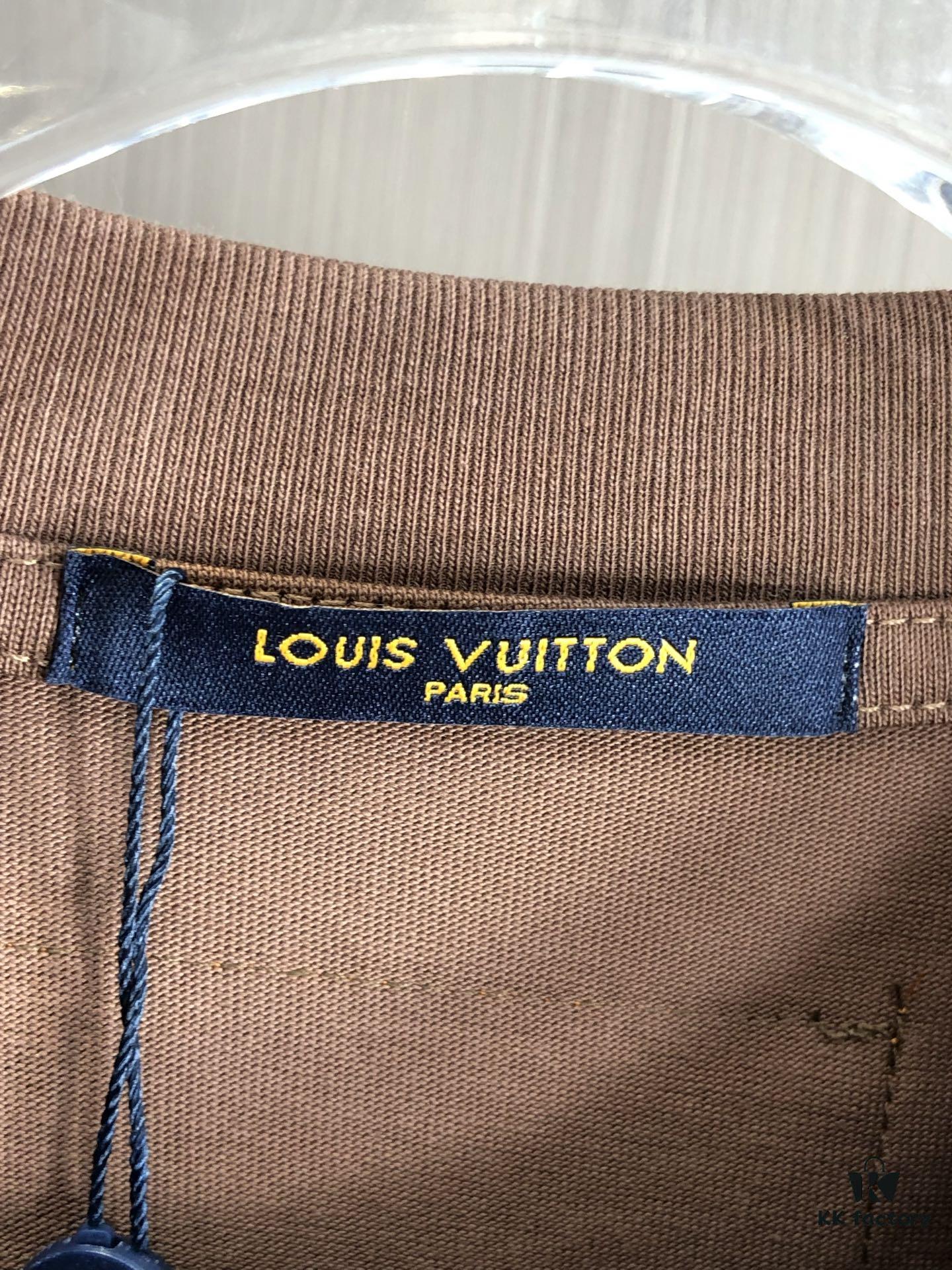 6930f5e26e68136f4d9b4057 LV Louis Vuitton 2025 Spring/Summer New Arrival Round Neck Short Sleeve T-Shirt with Chain and Single Needle Embroidery, Premium 320g Double-Combed Cotton Fabric, Slightly Loose Fit, Unisex Design