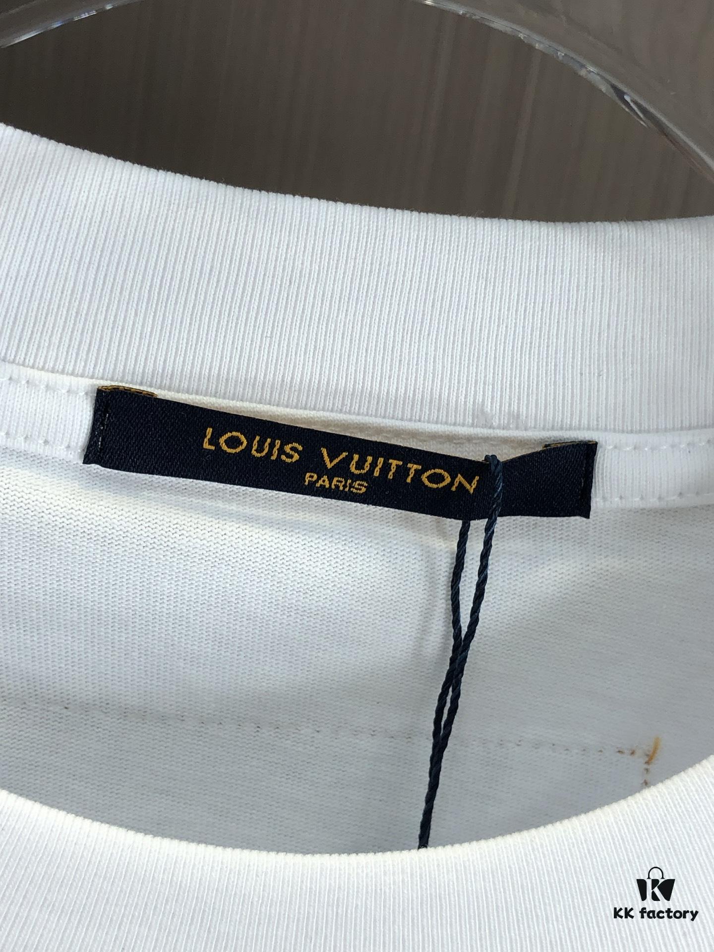6930f5ee6e68136f4d9b4062 LV Louis Vuitton 2025 Spring/Summer New Arrival Round Neck Short Sleeve T-Shirt with Chain and Single Needle Embroidery, Premium 320g Double-Combed Cotton Fabric, Slightly Loose Unisex Fit