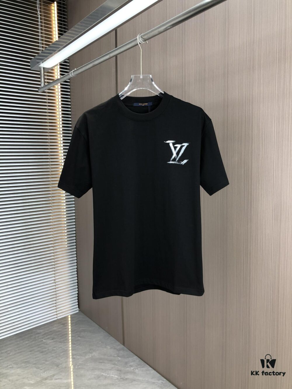 6930f5f06e68136f4d9b4064 LV Louis Vuitton 2025 Spring/Summer New Arrival Round Neck Short Sleeve T-Shirt with Hand-Painted Print, Made from 320g Double-Combed Cotton Fabric, Slightly Loose Fit, Soft and Substantial Fabric Texture, Unisex Design