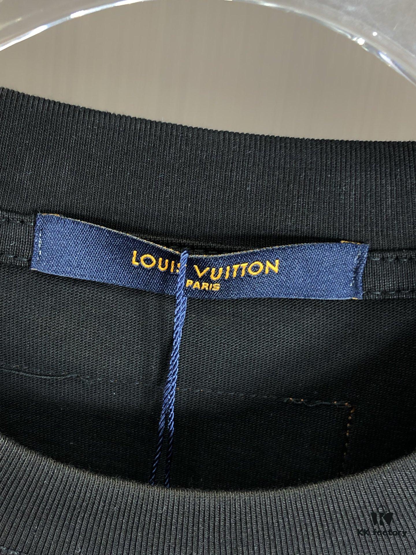 6930f5f56e68136f4d9b4069 LV Louis Vuitton 2025 Spring/Summer New Arrival Round Neck Short Sleeve T-Shirt with Hand-Painted Print, Made from 320g Double-Combed Cotton Fabric, Slightly Loose Fit, Soft and Substantial Fabric Texture, Unisex Design
