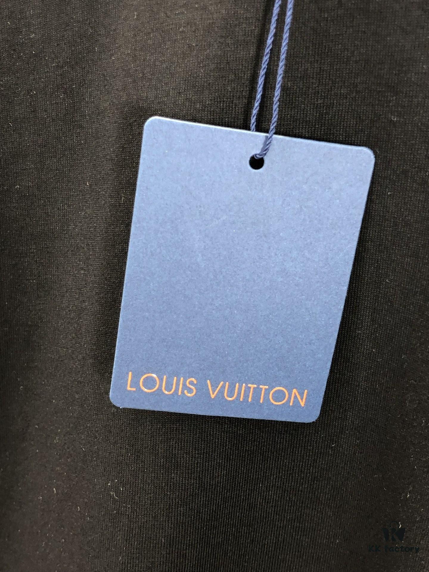 6930f5f66e68136f4d9b406a LV Louis Vuitton 2025 Spring/Summer New Arrival Round Neck Short Sleeve T-Shirt with Hand-Painted Print, Made from 320g Double-Combed Cotton Fabric, Slightly Loose Fit, Soft and Substantial Fabric Texture, Unisex Design