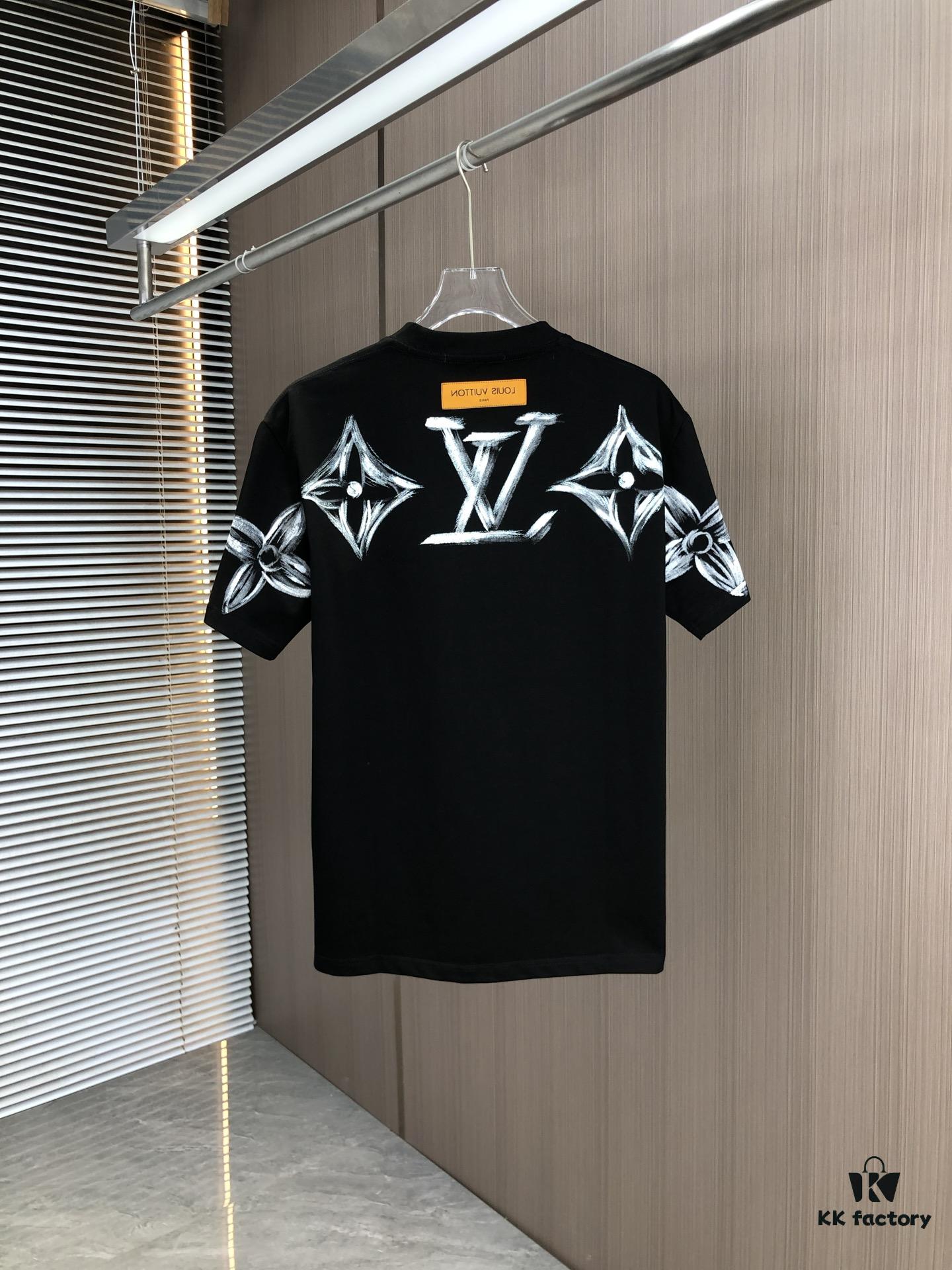 6930f5f76e68136f4d9b406b LV Louis Vuitton 2025 Spring/Summer New Arrival Round Neck Short Sleeve T-Shirt with Hand-Painted Print, Made from 320g Double-Combed Cotton Fabric, Slightly Loose Fit, Soft and Substantial Fabric Texture, Unisex Design