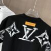 6930f5f96e68136f4d9b406d LV Louis Vuitton 2025 Spring/Summer New Arrival Round Neck Short Sleeve T-Shirt with Hand-Painted Print, Made from 320g Double-Combed Cotton Fabric, Slightly Loose Fit, Soft and Substantial Fabric Texture, Unisex Design