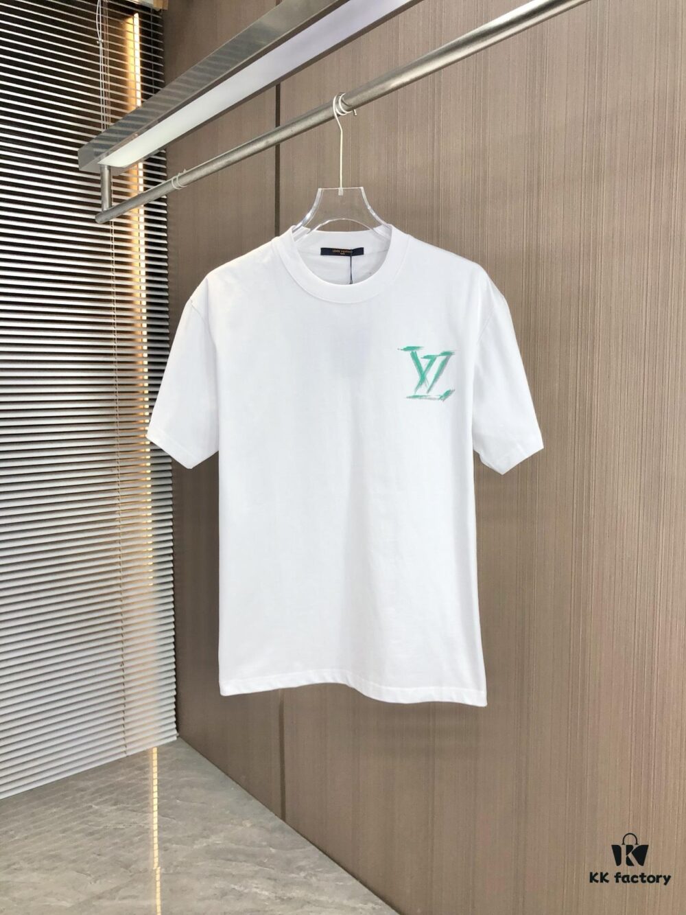 6930f5fa6e68136f4d9b406e LV Louis Vuitton 2025 Spring-Summer New Arrival Round Neck Short Sleeve T-Shirt with Hand-Painted Print, Made from 320g Double-Layer Combed Cotton Fabric, Slightly Loose Fit, Soft and Substantial Fabric Texture, Unisex Design
