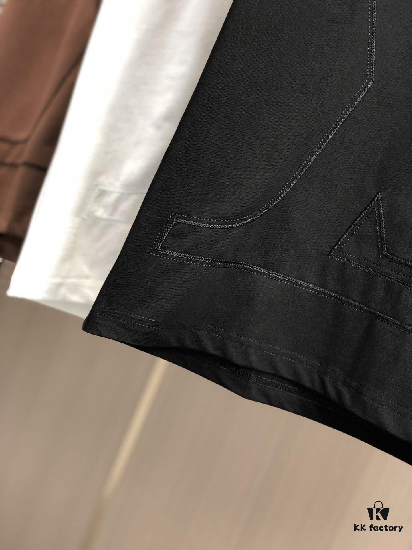 6930f5ff6e68136f4d9b4073 Louis Vuitton 2025 Spring/Summer New Arrival Round Neck Short Sleeve T-Shirt with Chain and Single-Needle Embroidery, Premium 320g Double-Combed Cotton Fabric, Slightly Loose Unisex Fit