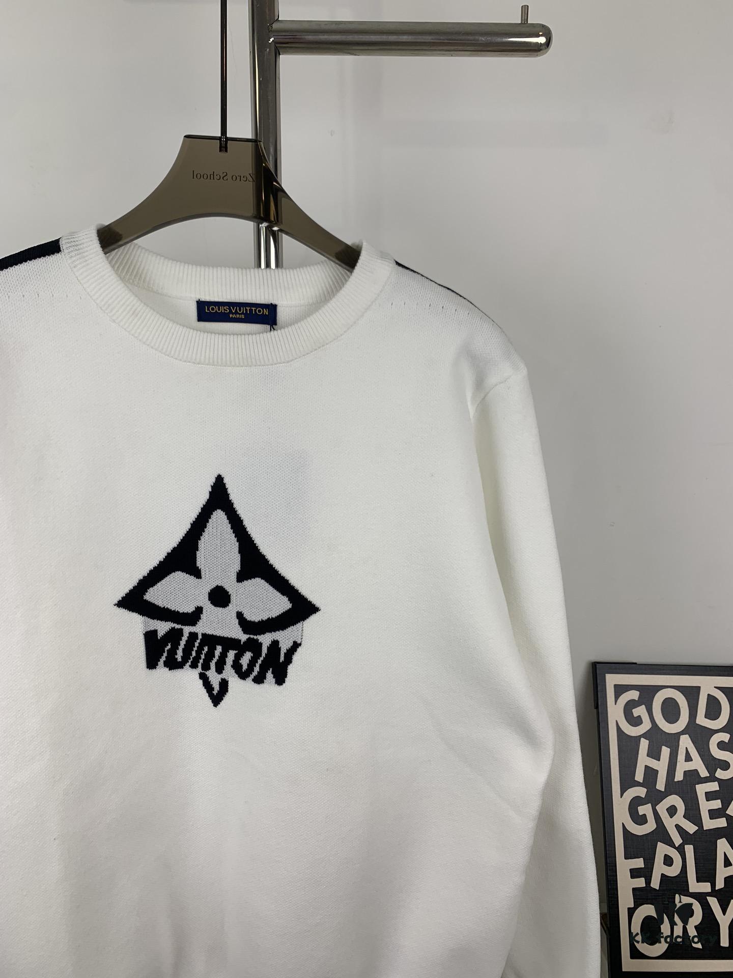 New Louis Vuitton LV Panda Color-Block Three-Leaf Grass Script Unisex Casual Round-Neck Sweater