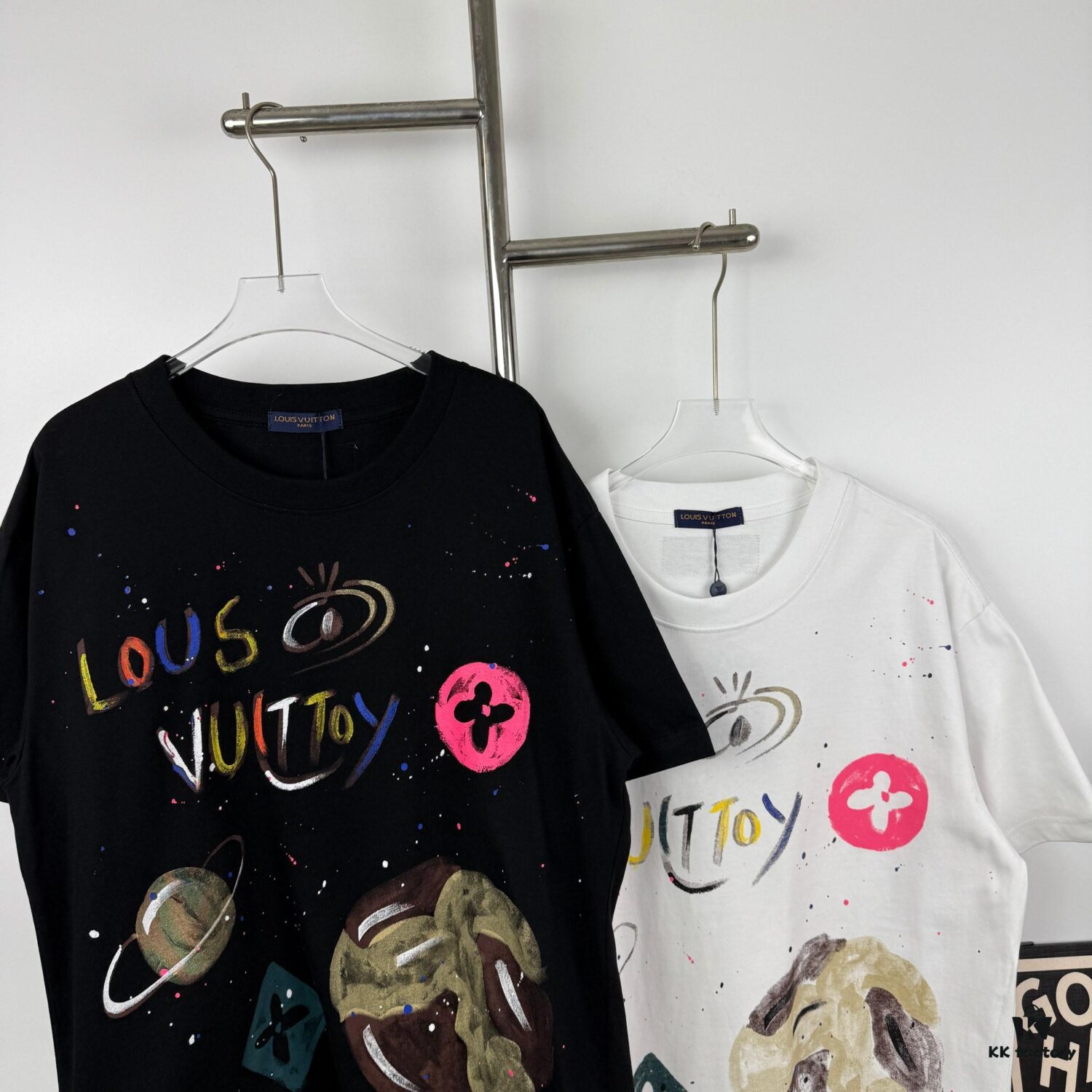 6930f6ea6e68136f4d9b4174 New LV Louis Vuitton 2024 Graffiti Print Short Sleeve T-Shirt, Premium 260g 32s Double Yarn Fabric, Soft and Comfortable Unisex Design, Stylish and Versatile