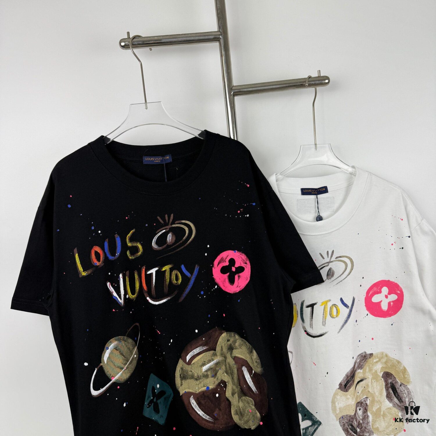 6930f6f36e68136f4d9b417a New LV Louis Vuitton 2024 Graffiti Print Short Sleeve T-Shirt, Premium 260g 32s Double Yarn Fabric, Soft and Comfortable Unisex Design, Stylish and Versatile