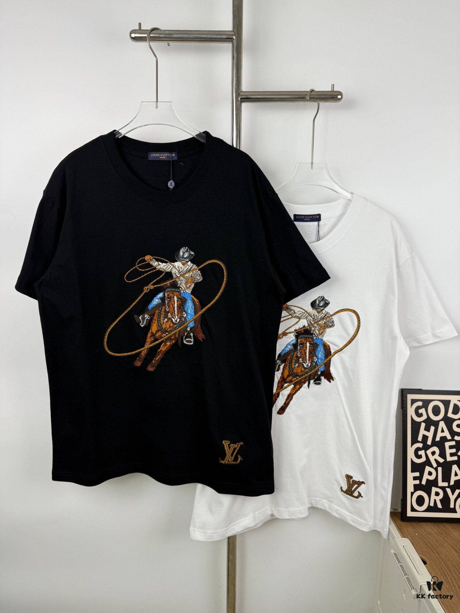 6930f70c6e68136f4d9b418f New Arrival LOUIS VUITTON Western Cowboy Style Fully Embroidered Short Sleeve T-Shirt, High-Density Imported 270g Fabric, High-Temperature Dyeing and Post-Setting Treatment! Complete Triple Labeling