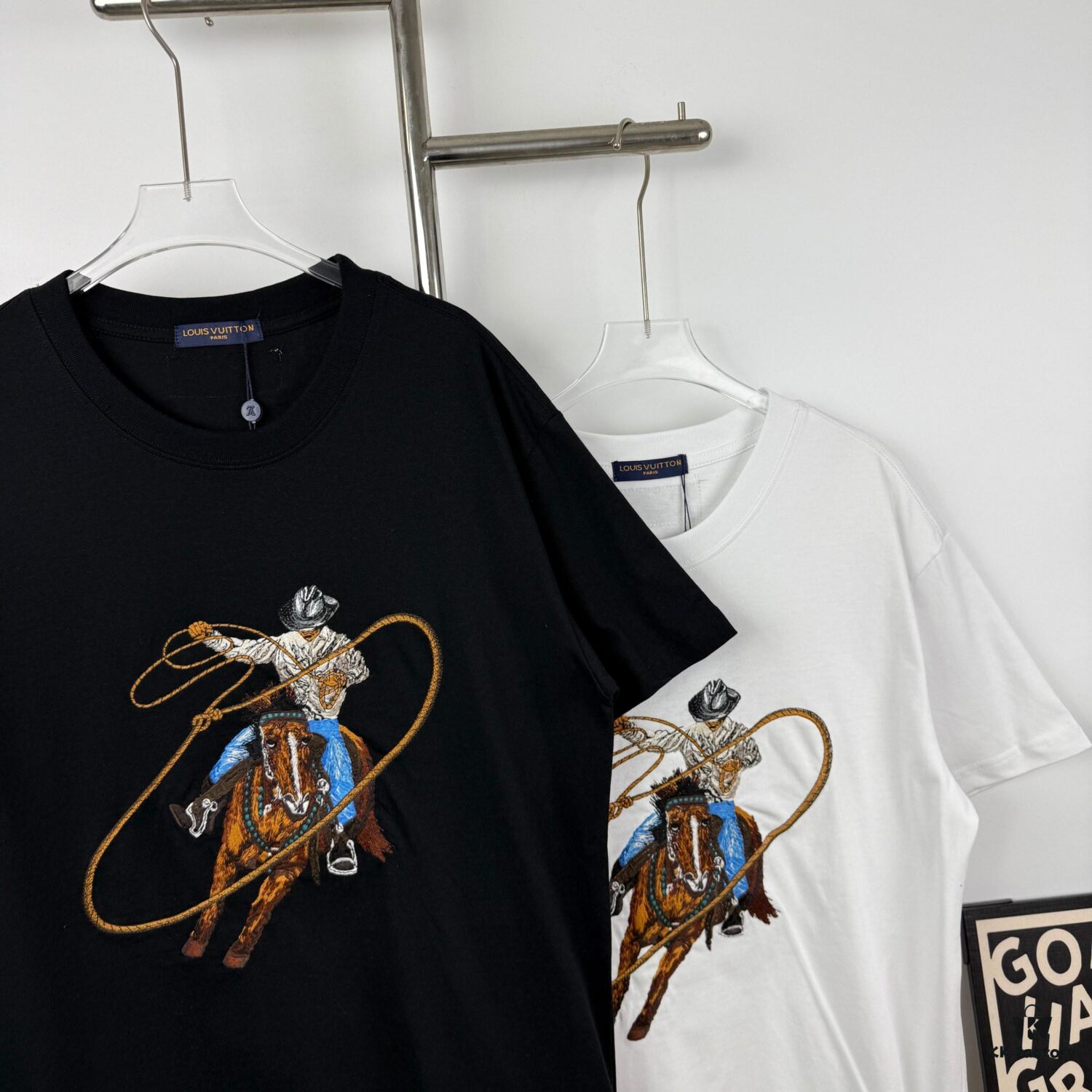 6930f70d6e68136f4d9b4191 New Arrival LOUIS VUITTON Western Cowboy Style Fully Embroidered Short Sleeve T-Shirt, High-Density Imported 270g Fabric, High-Temperature Dyeing and Post-Setting Treatment! Complete Triple Labeling