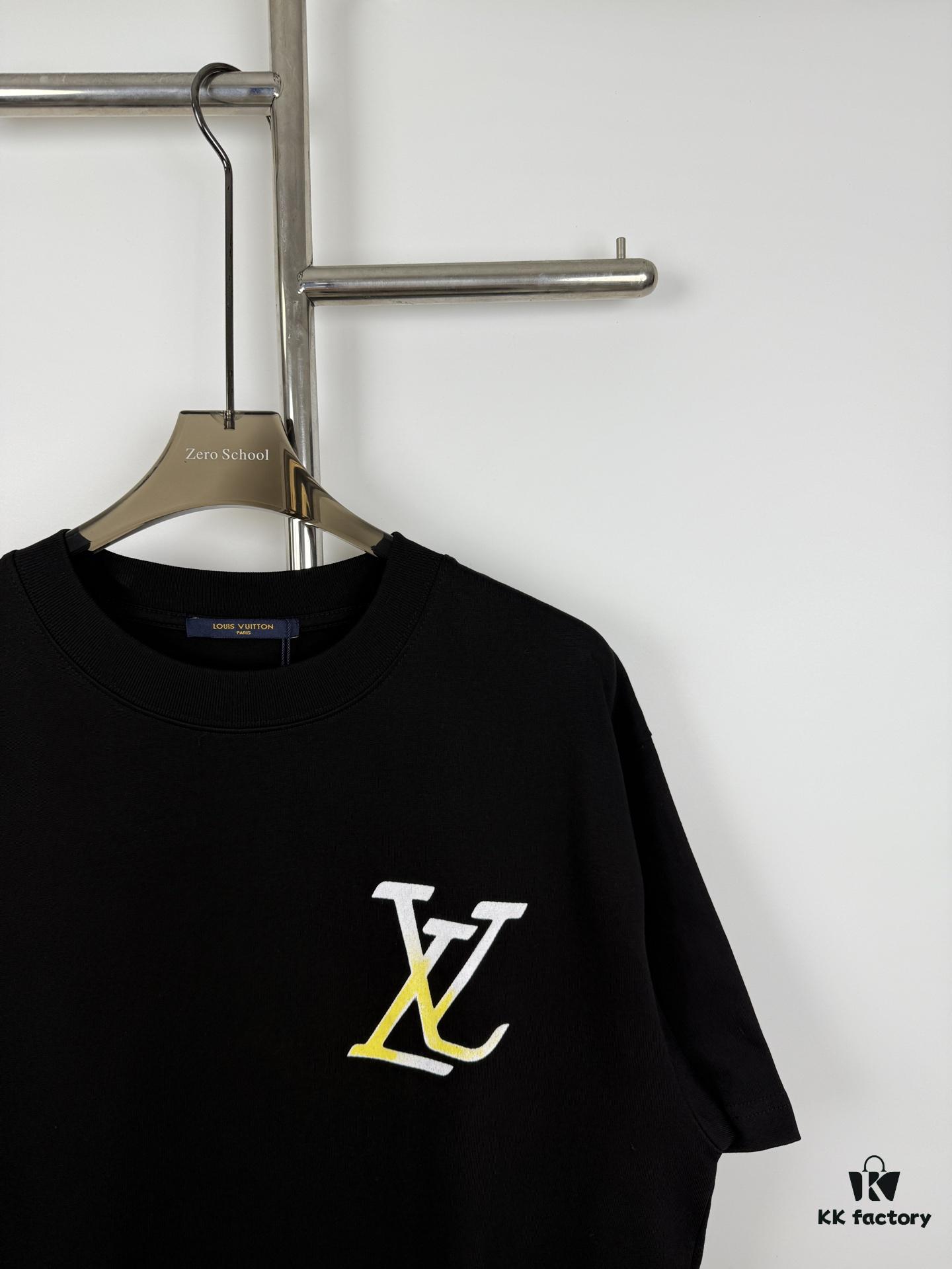 6930f7a26e68136f4d9b421f Louis Vuitton 24SS Runway Exclusive LV Logo Hand-Drawn Graffiti Digital Print Crew Neck Short Sleeve T-Shirt