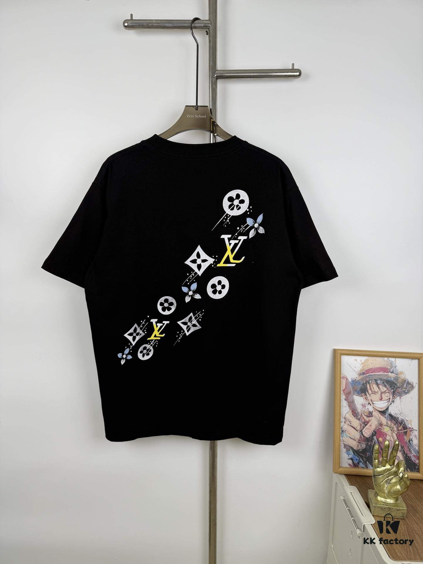 6930f7aa6e68136f4d9b4227 Louis Vuitton 24SS Runway Exclusive LV Logo Hand-Drawn Graffiti Digital Print Crew Neck Short Sleeve T-Shirt