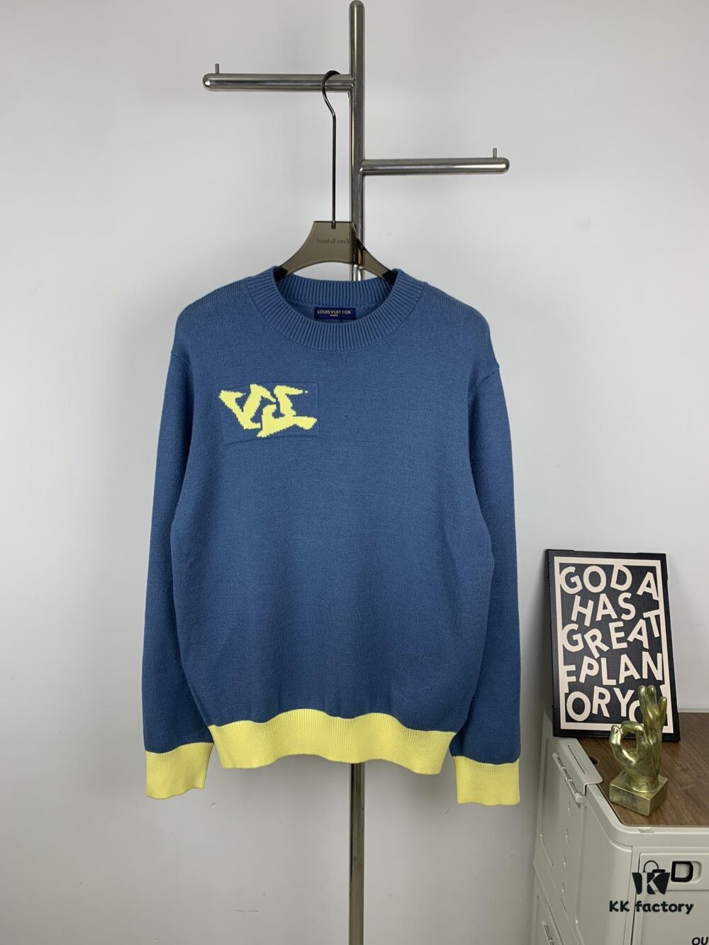 6930f8596e68136f4d9b42d4 New LV Jacquard Letter Round-Neck Sweater 23FW Official Website Release LOUIS VUITTON Louis Vuitton 2023 Spring Blue and Green Patchwork Logo Round-Neck Letter Jacquard Sweater Knitwear
