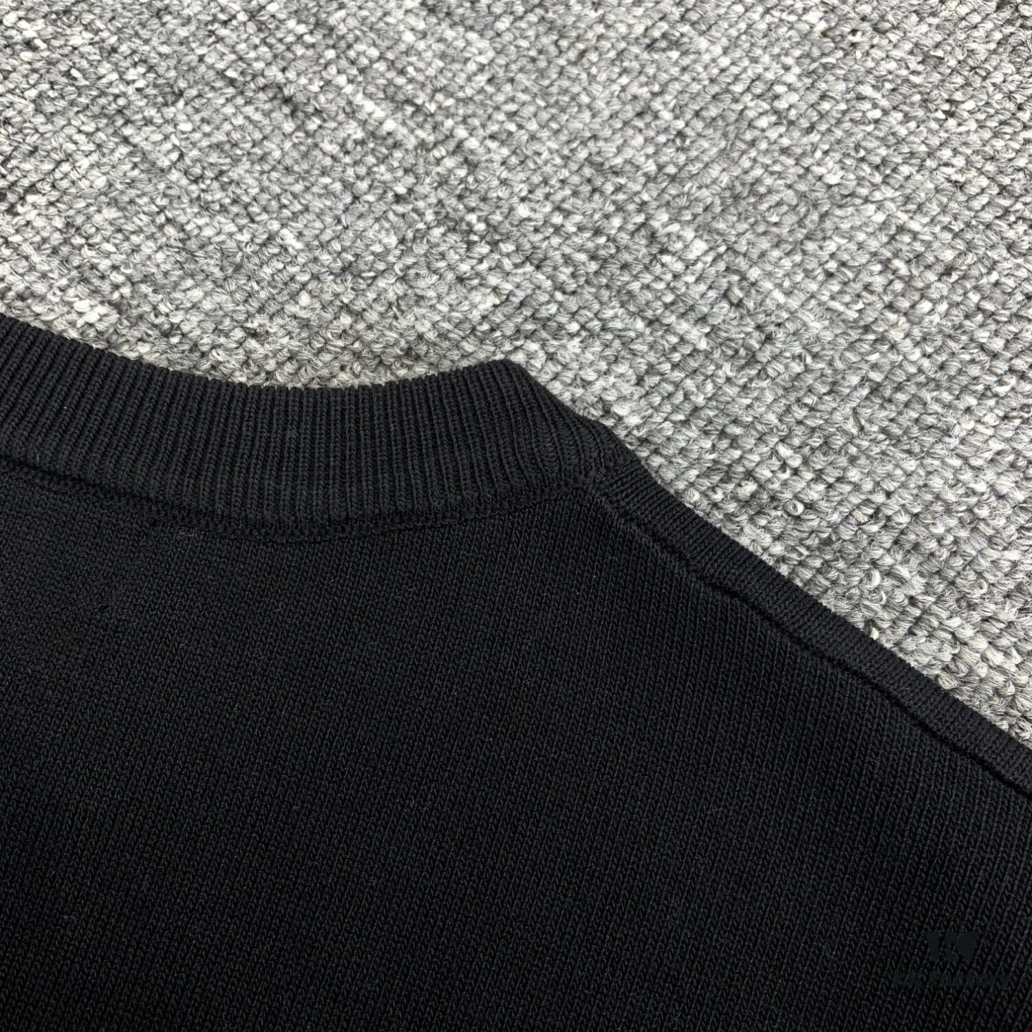 6930f8d46e68136f4d9b436e New Louis Vuitton Embroidered Logo Short Sleeve T-Shirt with Knitted Collar, Unisex Oversized Fit