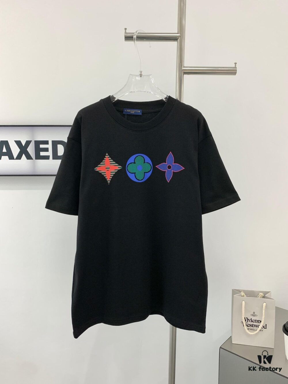 6930f8f56e68136f4d9b4395 New Arrival LOUIS VUITTON LV Chest Tricolor Flower Logo Printed Short Sleeve T-Shirt