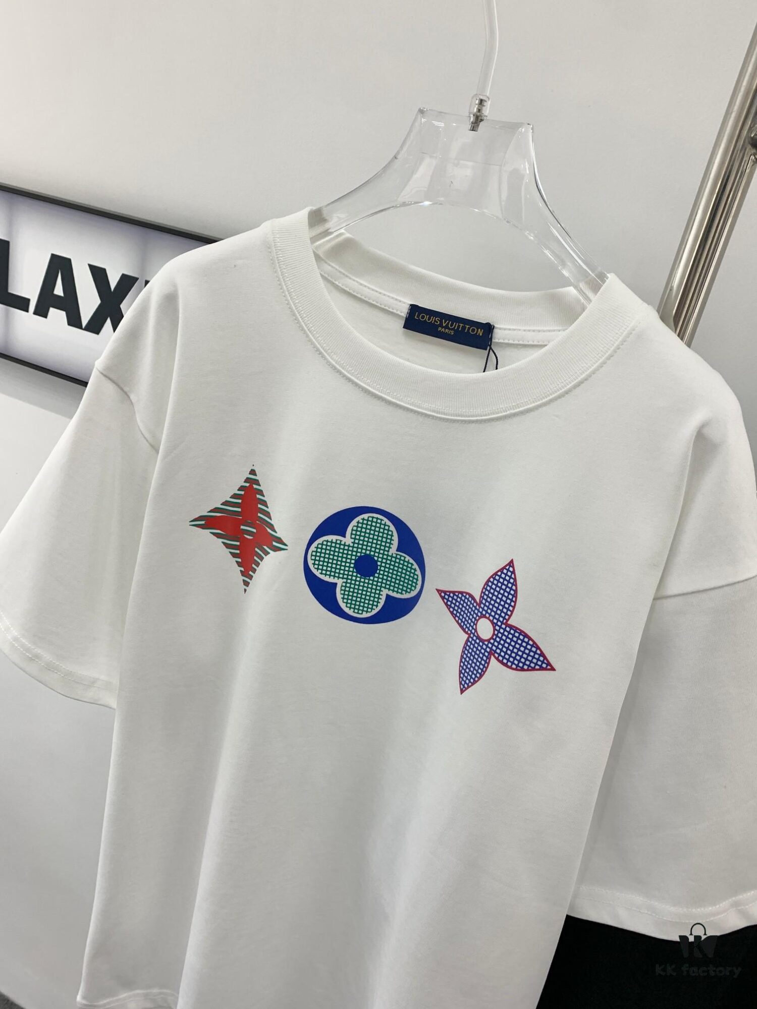 6930f8f76e68136f4d9b4398 New Arrival LOUIS VUITTON LV Chest Tricolor Flower Logo Printed Short Sleeve T-Shirt