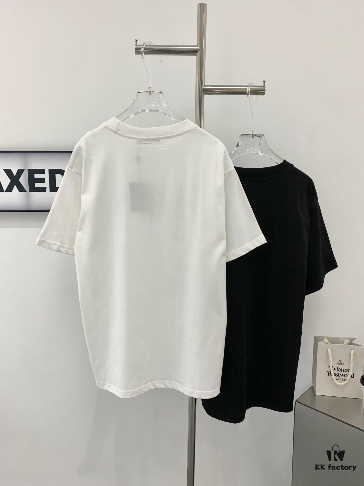 6930f8fb6e68136f4d9b439b New Arrival LOUIS VUITTON LV Chest Tricolor Flower Logo Printed Short Sleeve T-Shirt