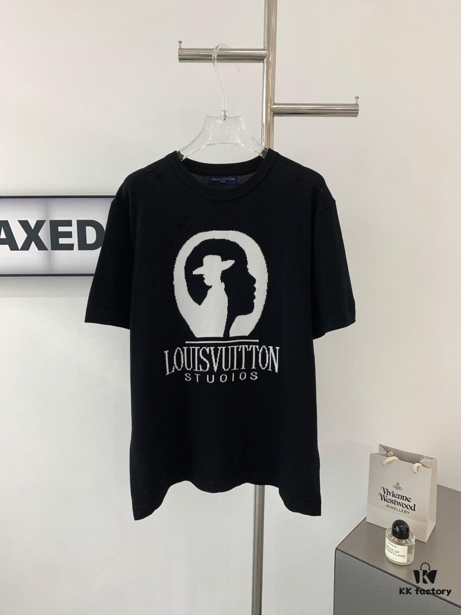 6930f9056e68136f4d9b43a9 New Louis Vuitton Unisex Black and White Portrait Knit Short Sleeve T-Shirt
