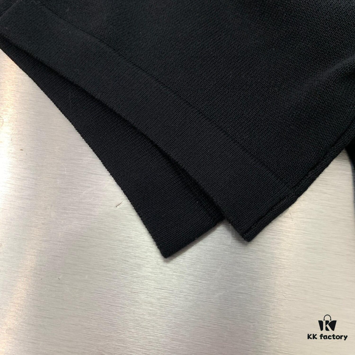 6930f9056e68136f4d9b43aa New Louis Vuitton Unisex Black and White Portrait Knit Short Sleeve T-Shirt