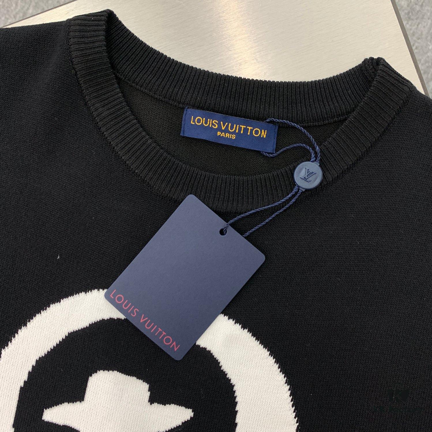 6930f9166e68136f4d9b43bb New Louis Vuitton Unisex Black and White Portrait Knit Short Sleeve T-Shirt