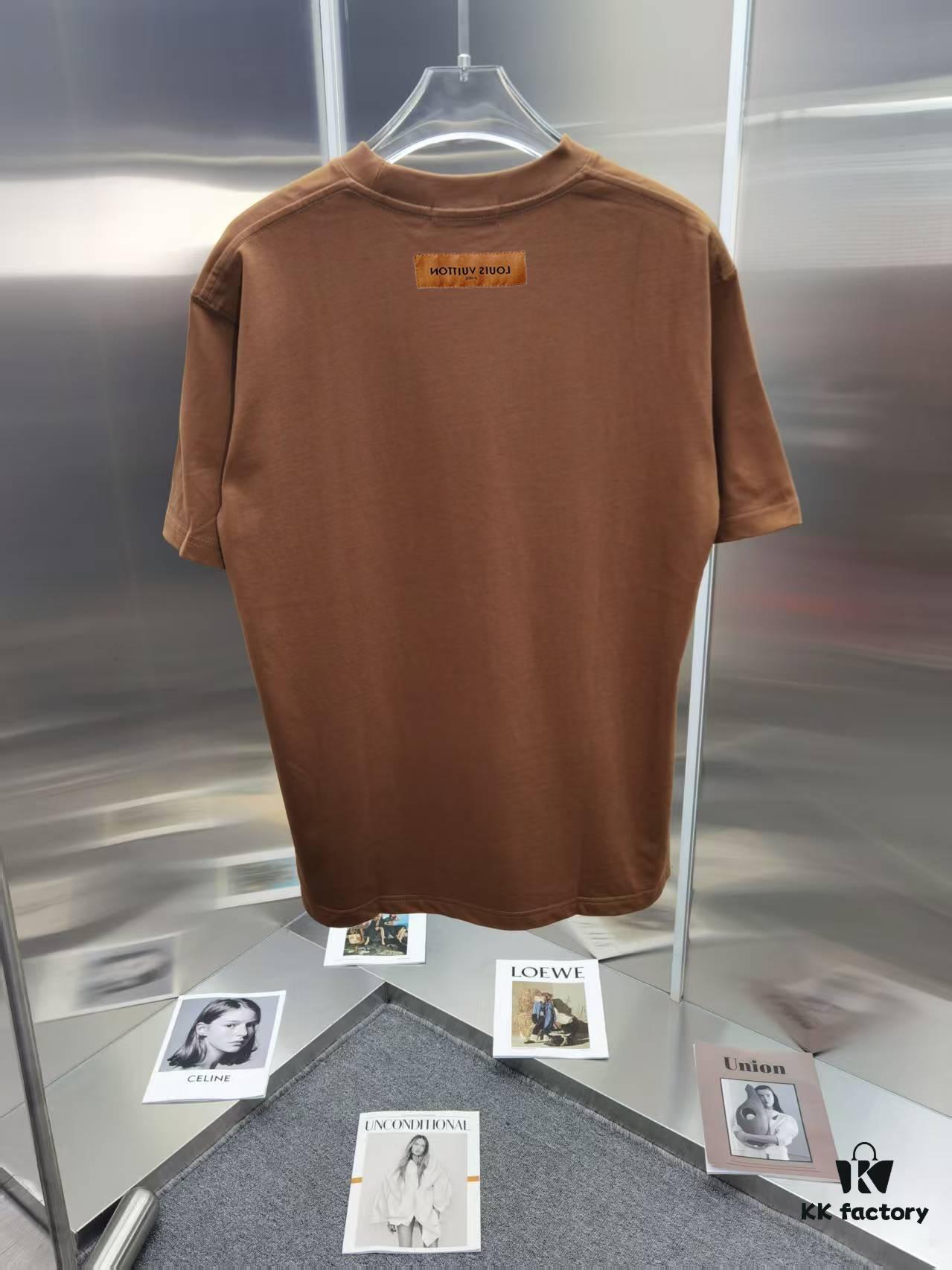 Louis 1V (Embroidered Premium Version, Distinct from Standard Stock) Short Sleeve T-Shirt