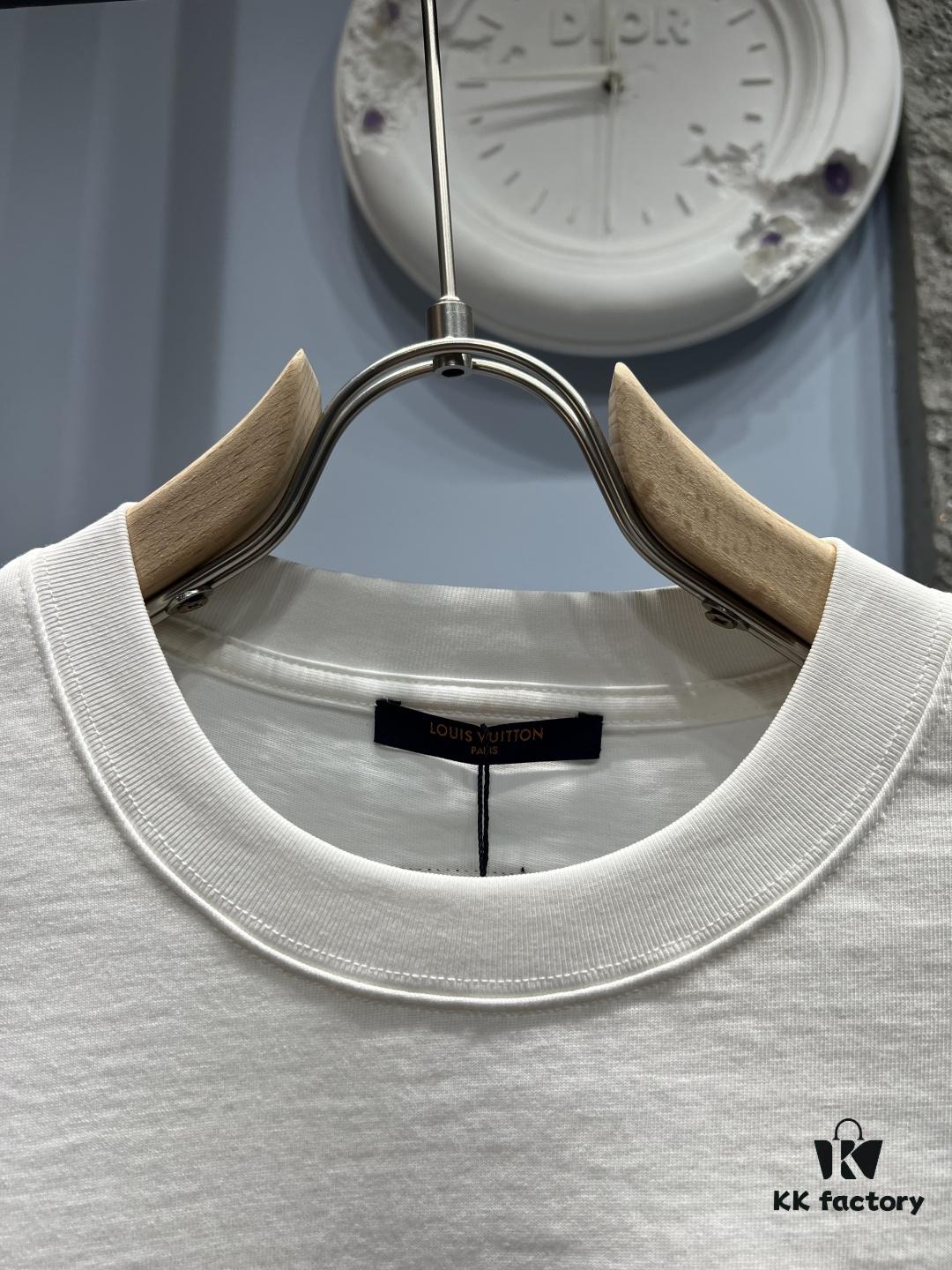 6930fb036e68136f4d9b4632 Louis Vuitton Logo-Embellished Short Sleeve T-Shirt