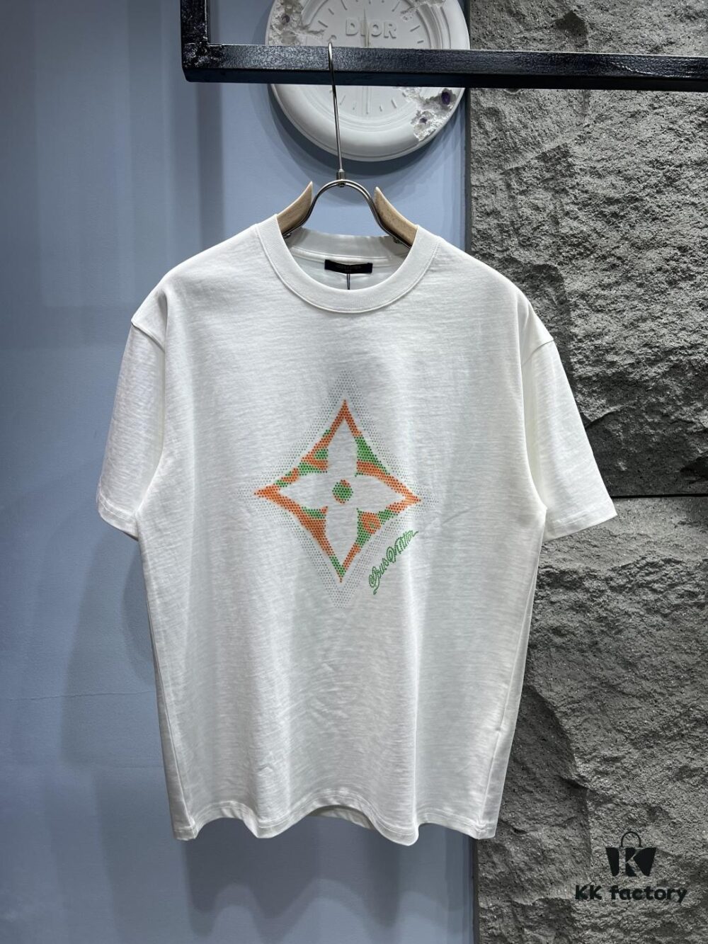 6930fb056e68136f4d9b4633 Louis Vuitton Logo-Embellished Short Sleeve T-Shirt
